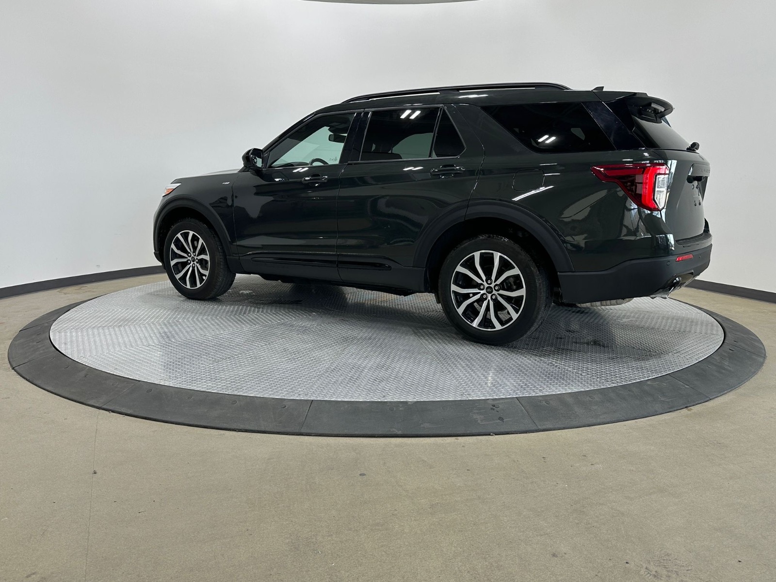 2023 Ford Explorer ST-Line 4WD — photo 3