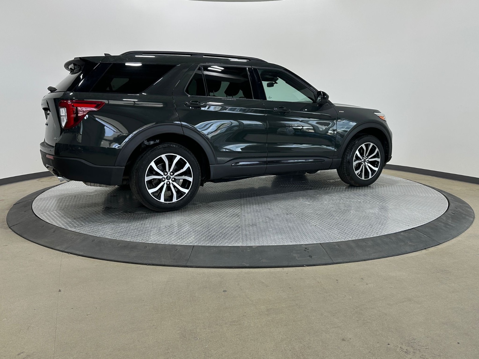 2023 Ford Explorer ST-Line 4WD — photo 5
