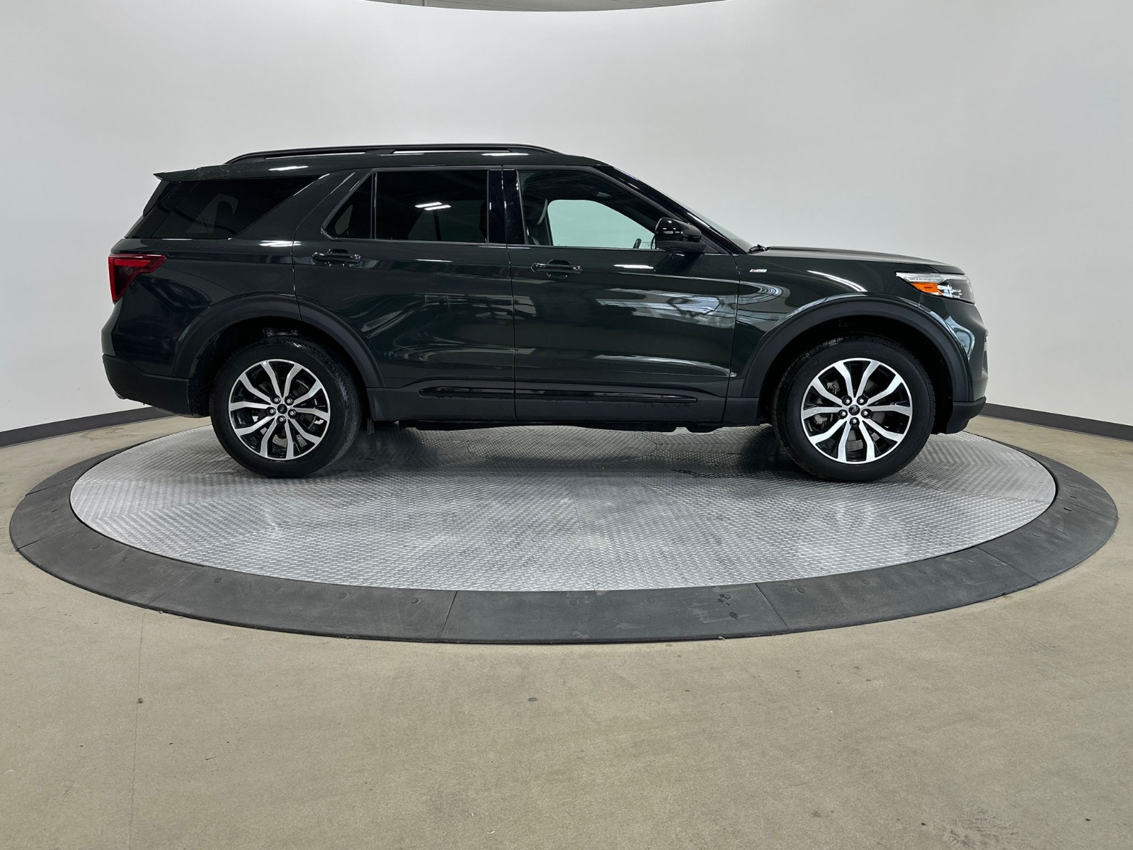2023 Ford Explorer ST-Line 4WD — photo 6
