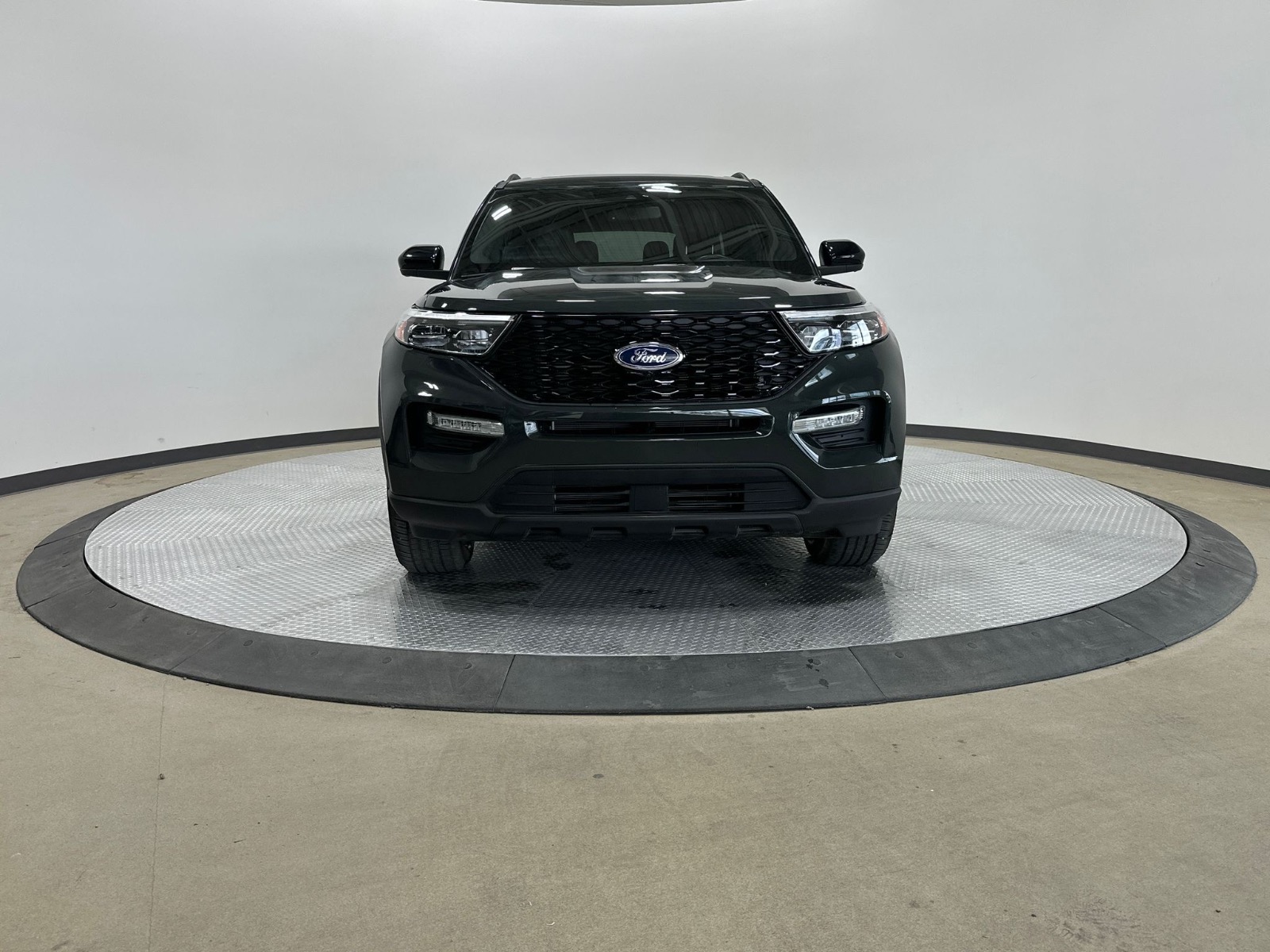 2023 Ford Explorer ST-Line 4WD — photo 8