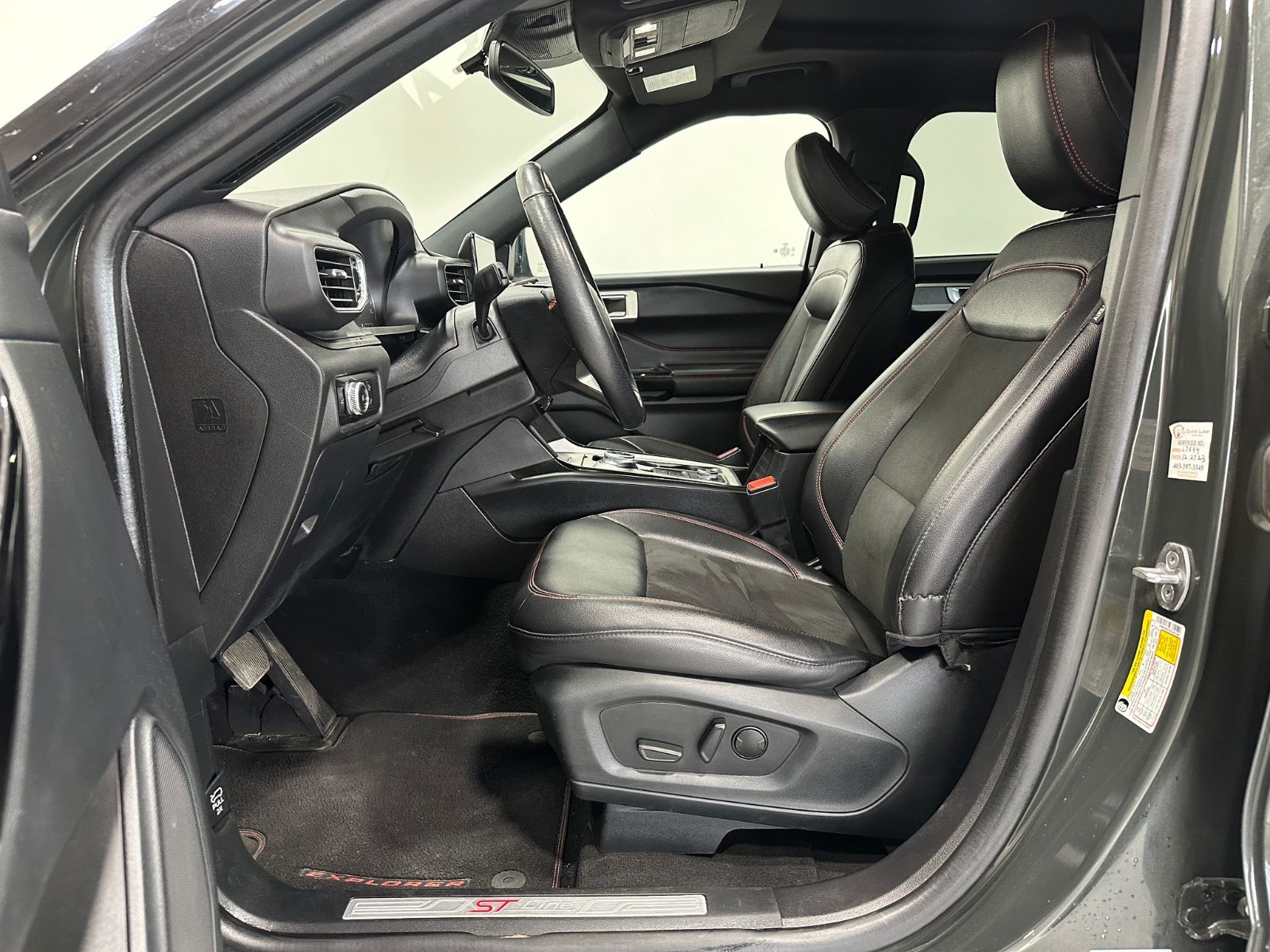 2023 Ford Explorer ST-Line 4WD — photo 9