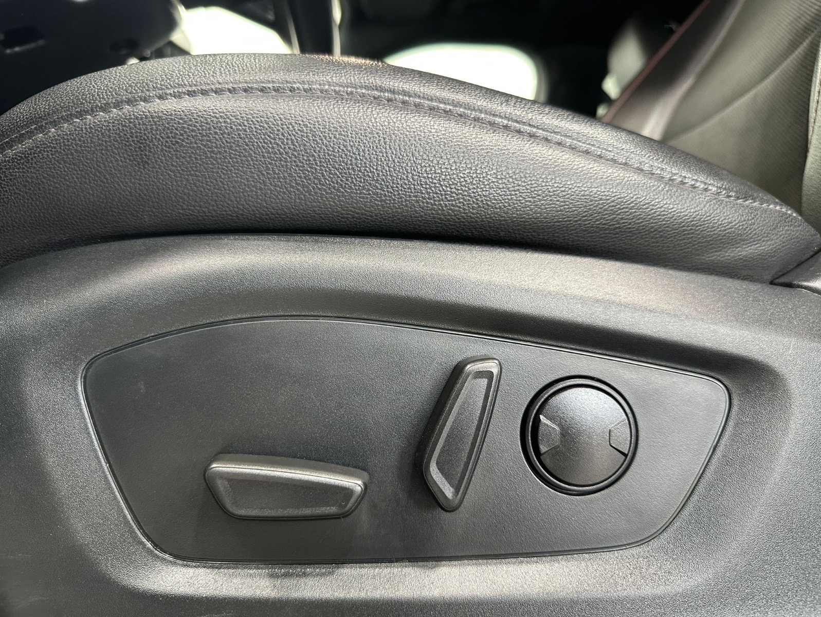 2023 Ford Explorer ST-Line 4WD — photo 10
