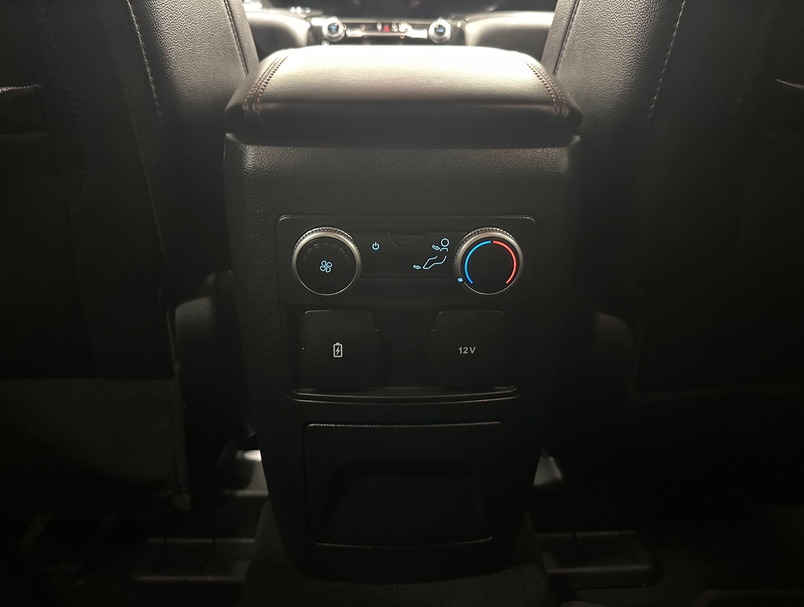 2023 Ford Explorer ST-Line 4WD — photo 24