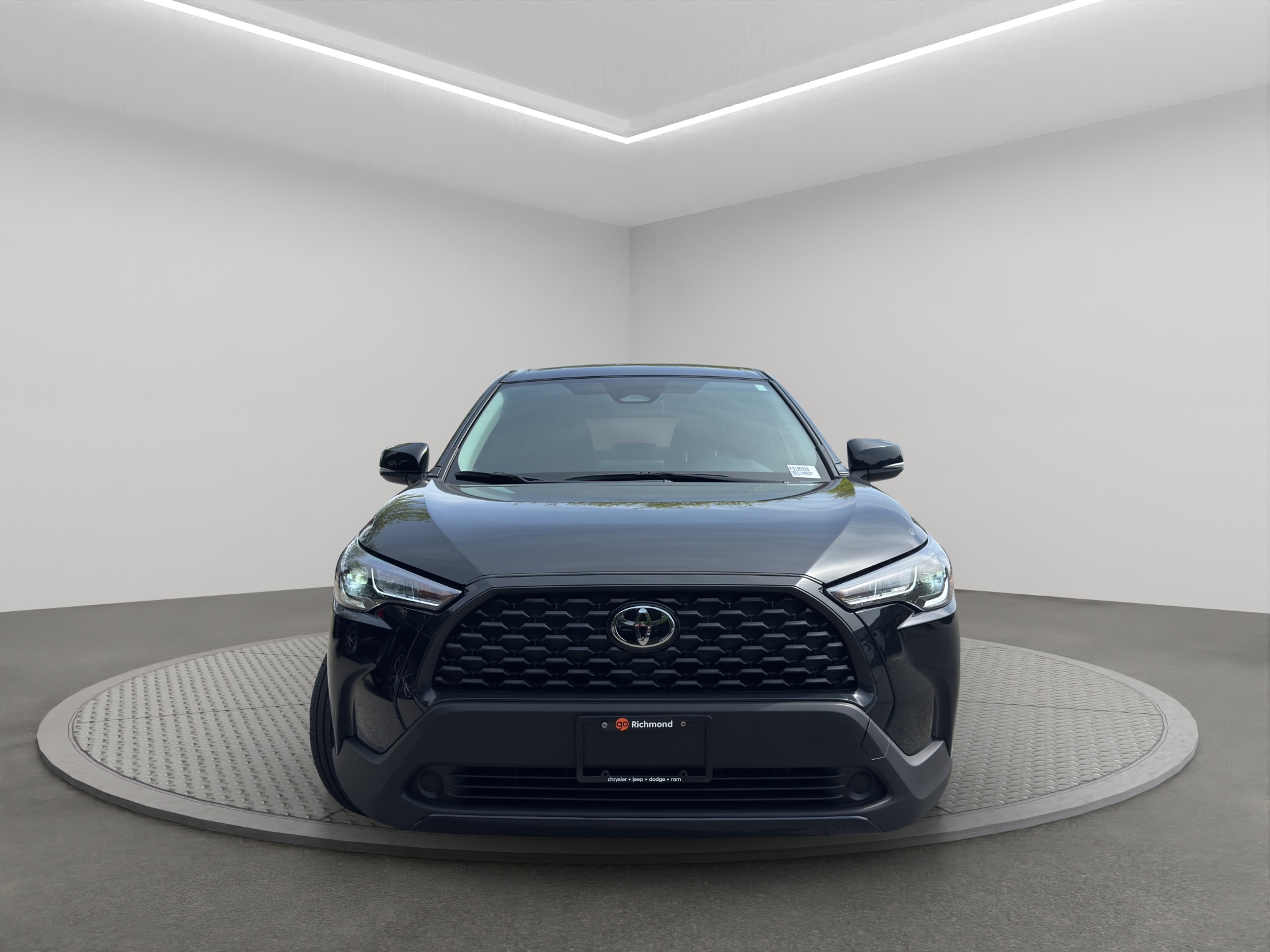 2025 Toyota Corolla Cross LE AWD — photo 2