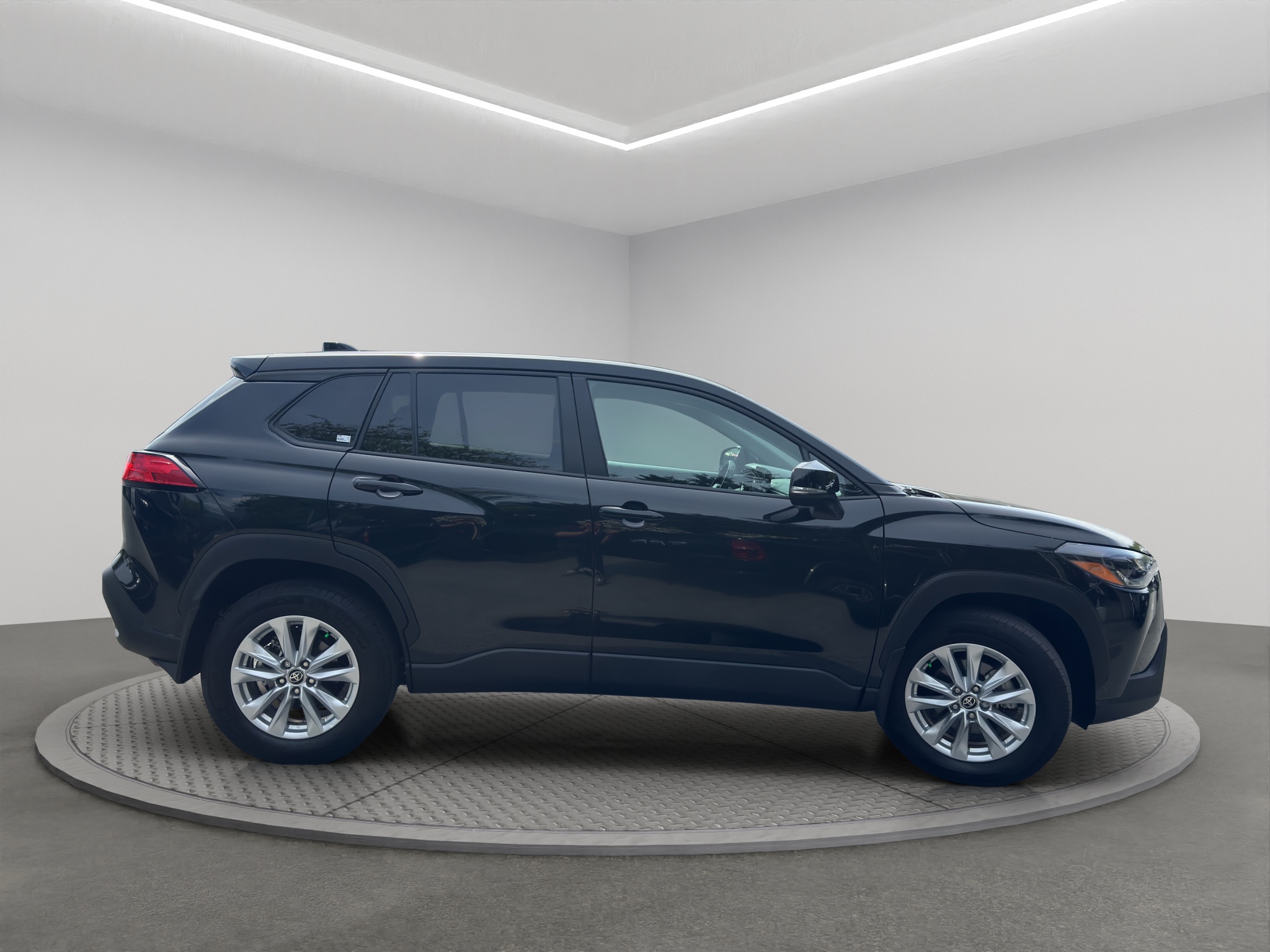 2025 Toyota Corolla Cross LE AWD — photo 3