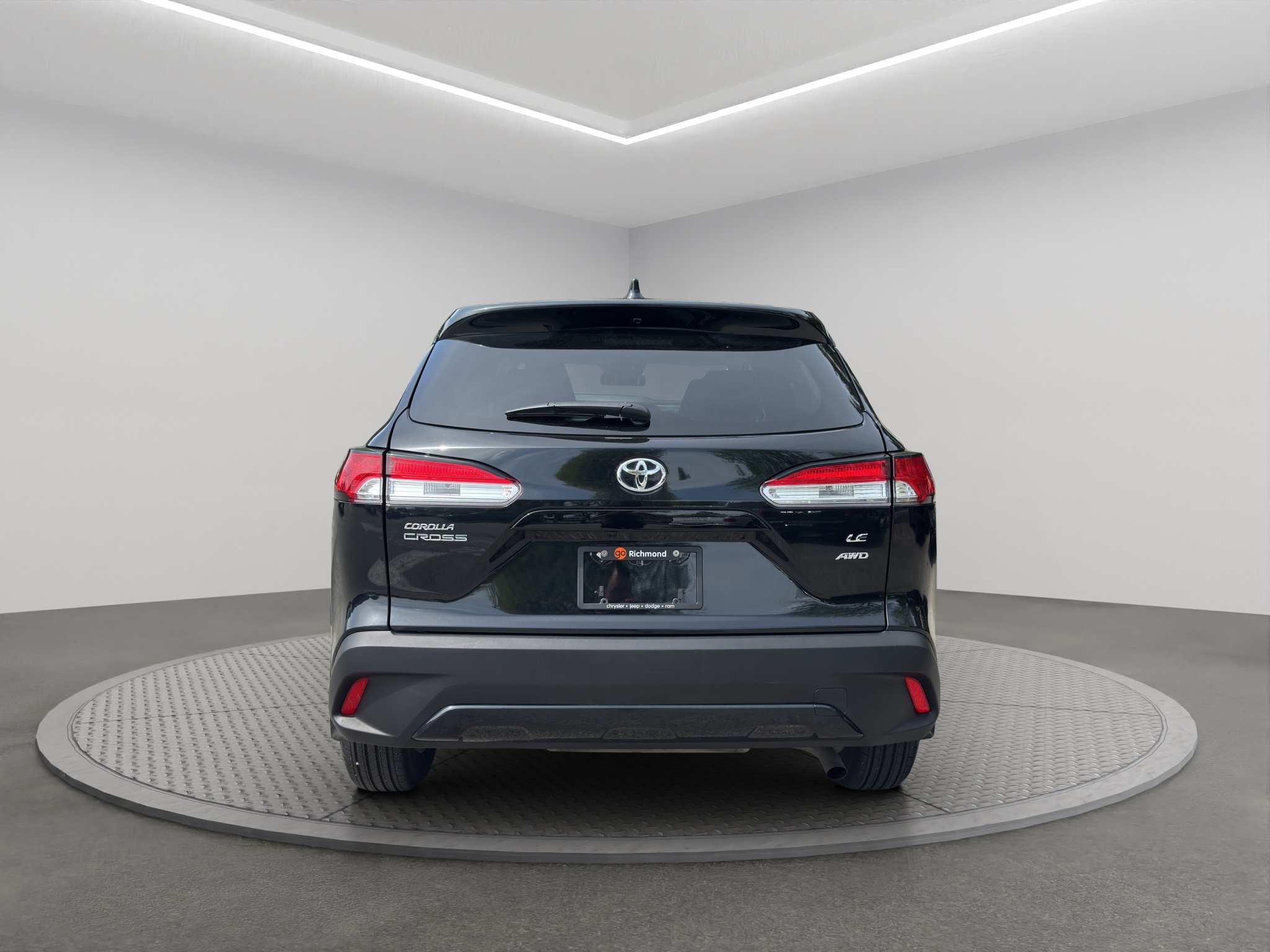 2025 Toyota Corolla Cross LE AWD — photo 5