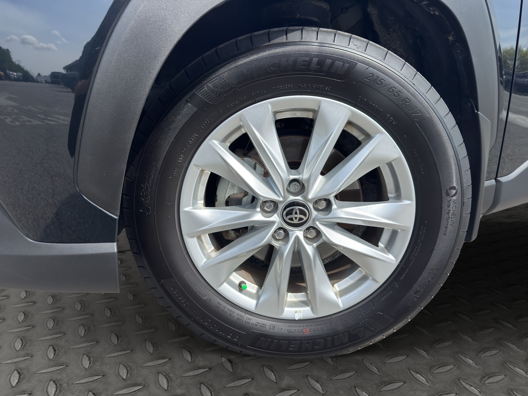 2025 Toyota Corolla Cross LE AWD — photo 6
