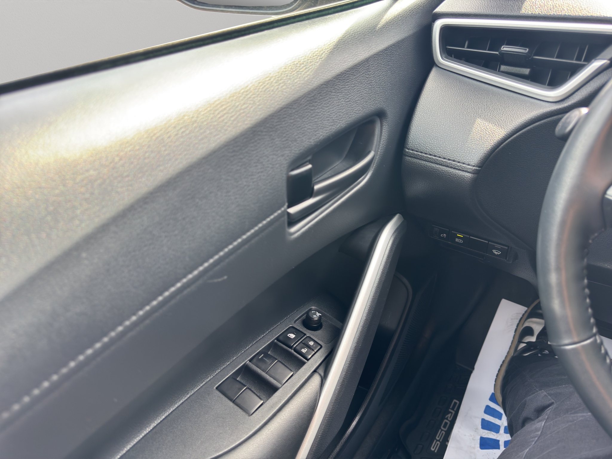 2025 Toyota Corolla Cross LE AWD — photo 14
