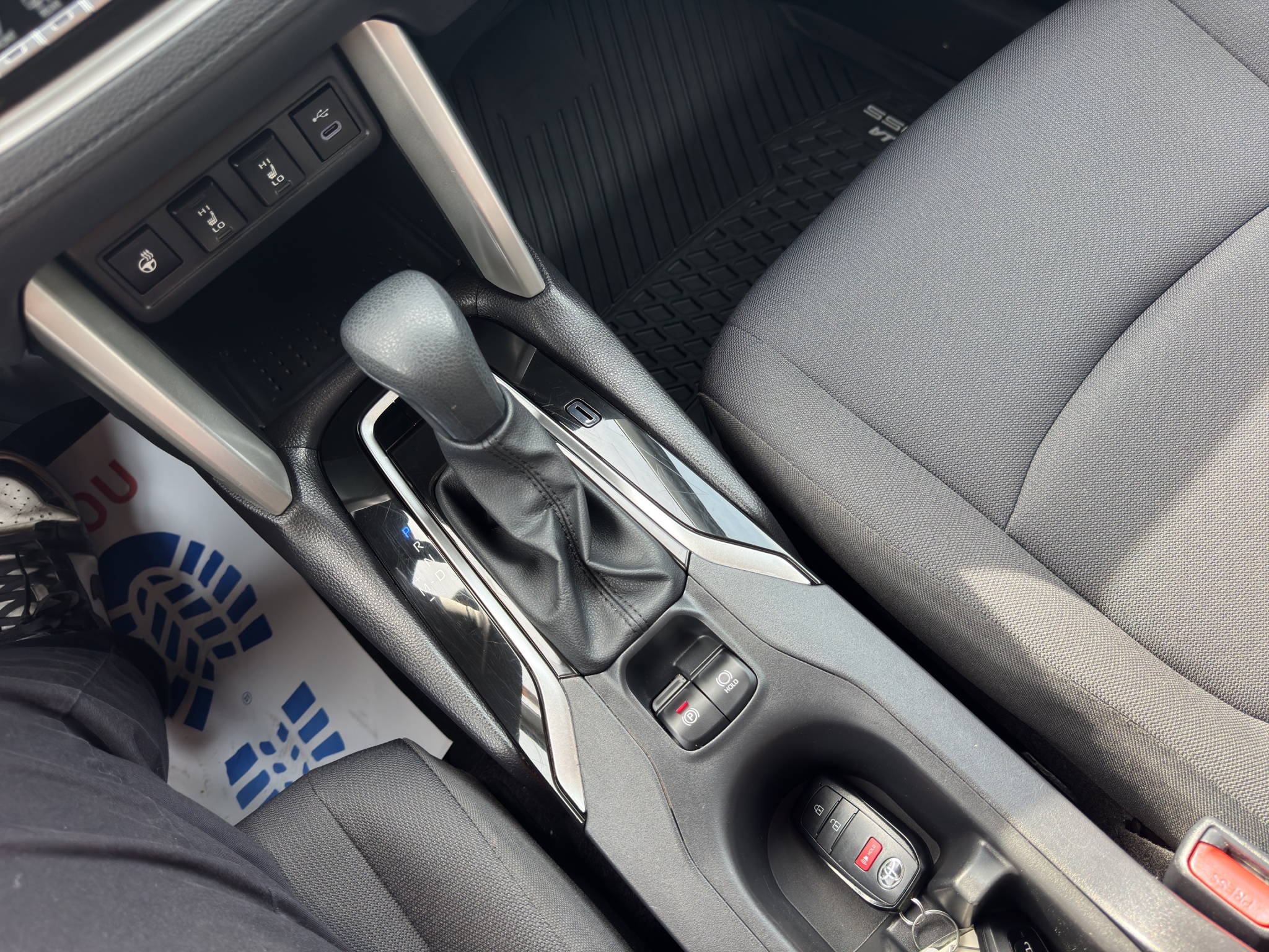 2025 Toyota Corolla Cross LE AWD — photo 15