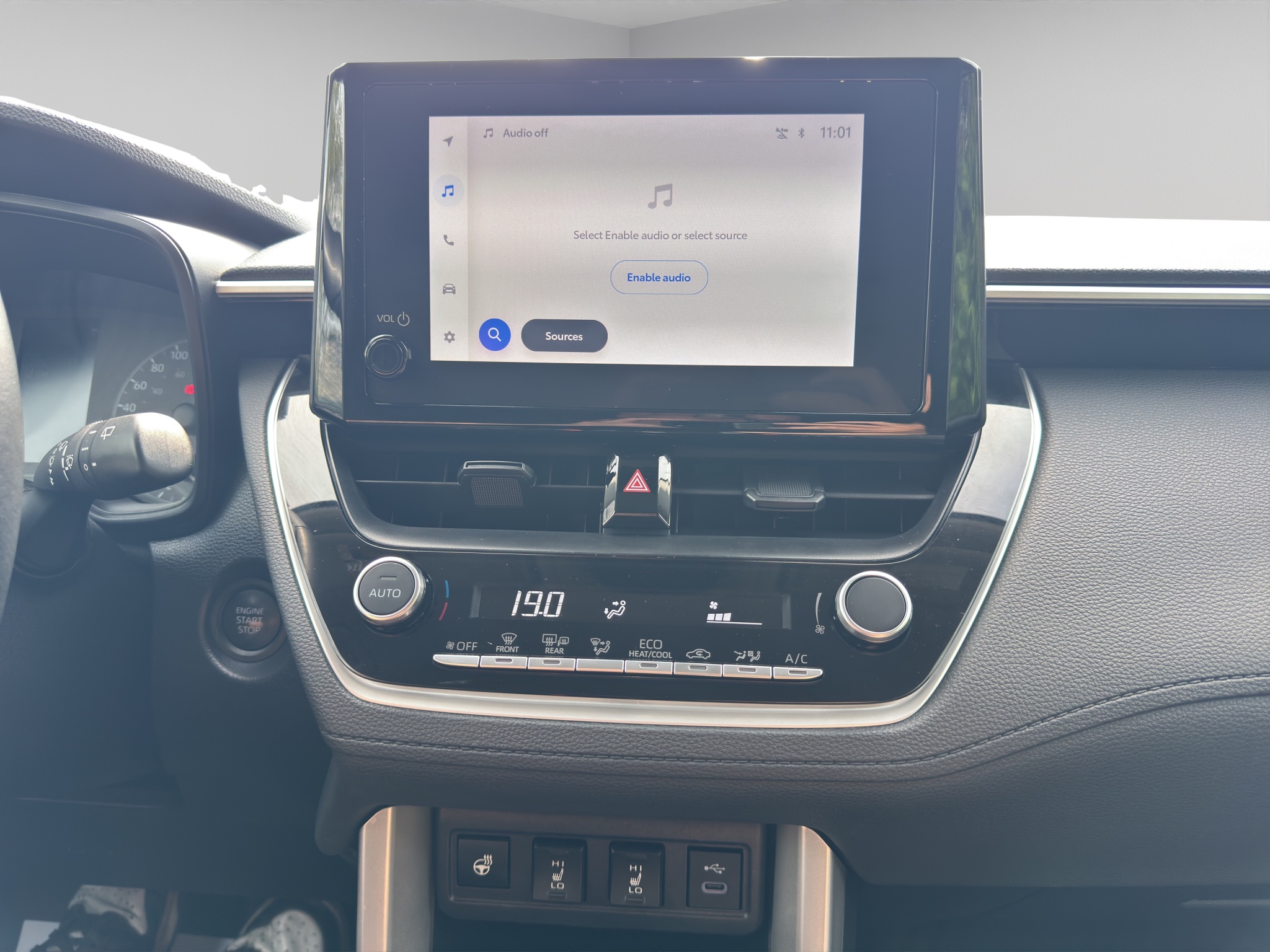 2025 Toyota Corolla Cross LE AWD — photo 16