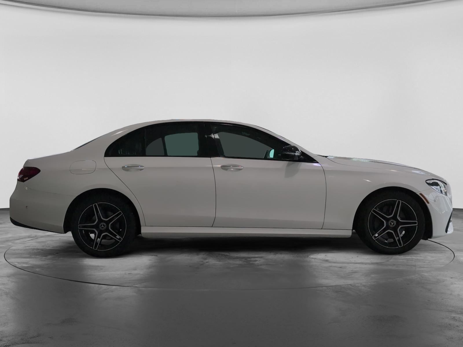 2022 Mercedes-Benz E-Class E 350 4MATIC Sedan — photo 4
