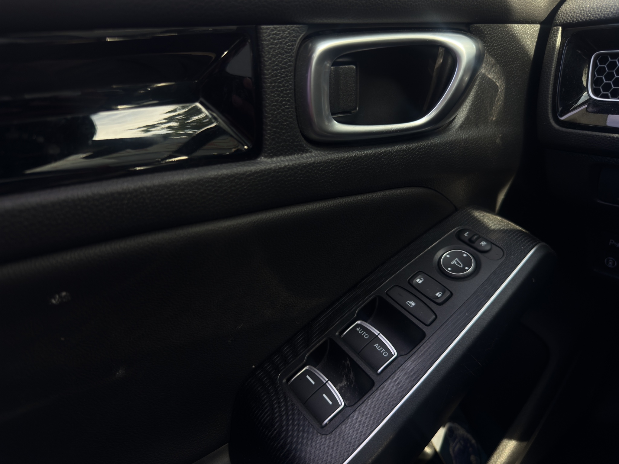 2024 Honda Civic Hatchback Sport Touring CVT — photo 10