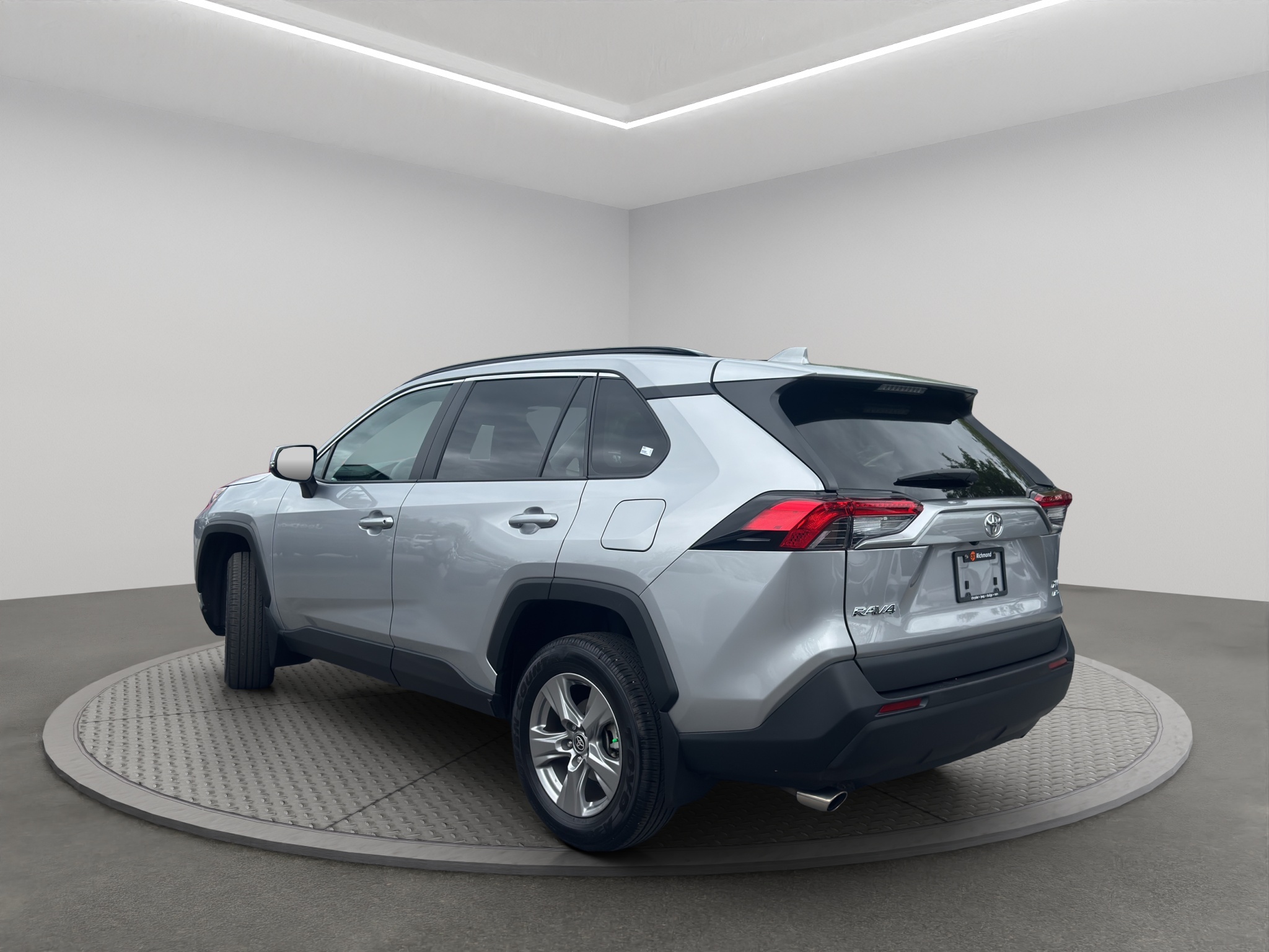 2024 Toyota RAV4 XLE AWD — photo 4