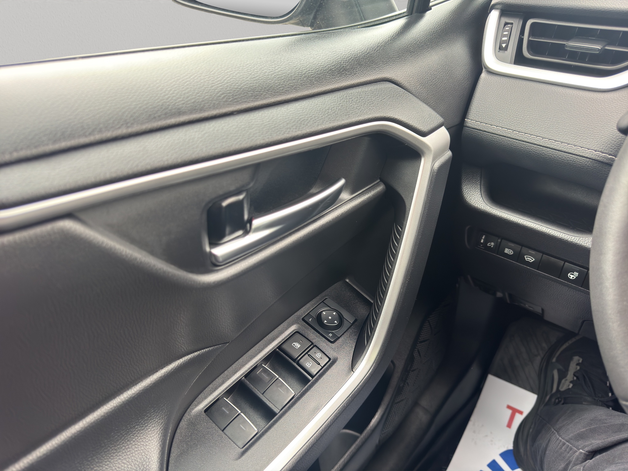 2024 Toyota RAV4 XLE AWD — photo 14