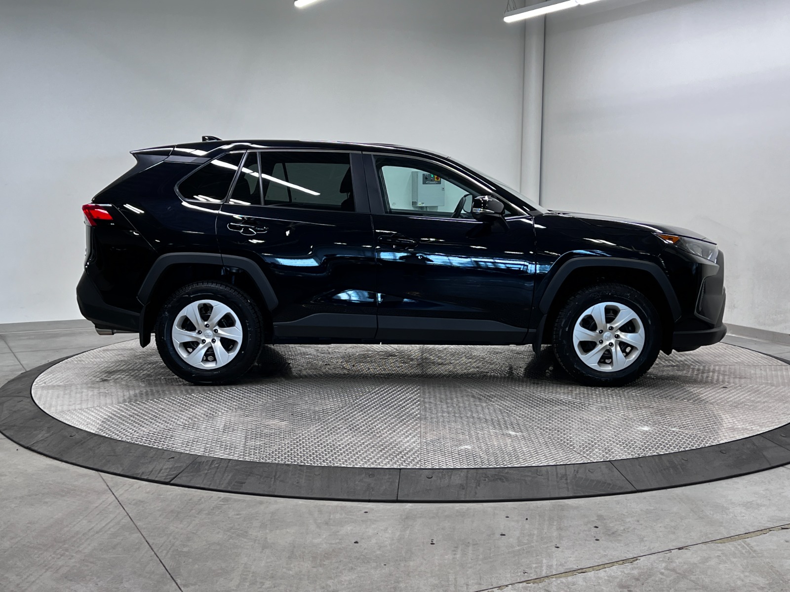 2025 Toyota RAV4 LE AWD — photo 5