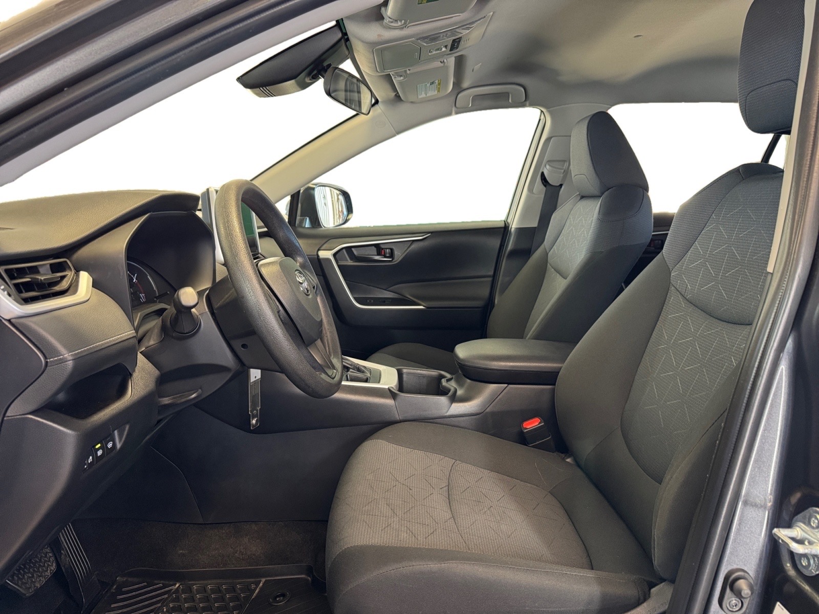 2025 Toyota RAV4 LE AWD — photo 9