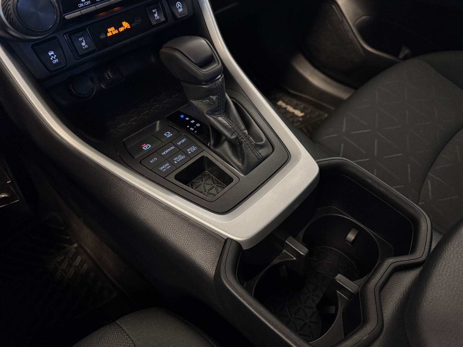 2025 Toyota RAV4 LE AWD — photo 16