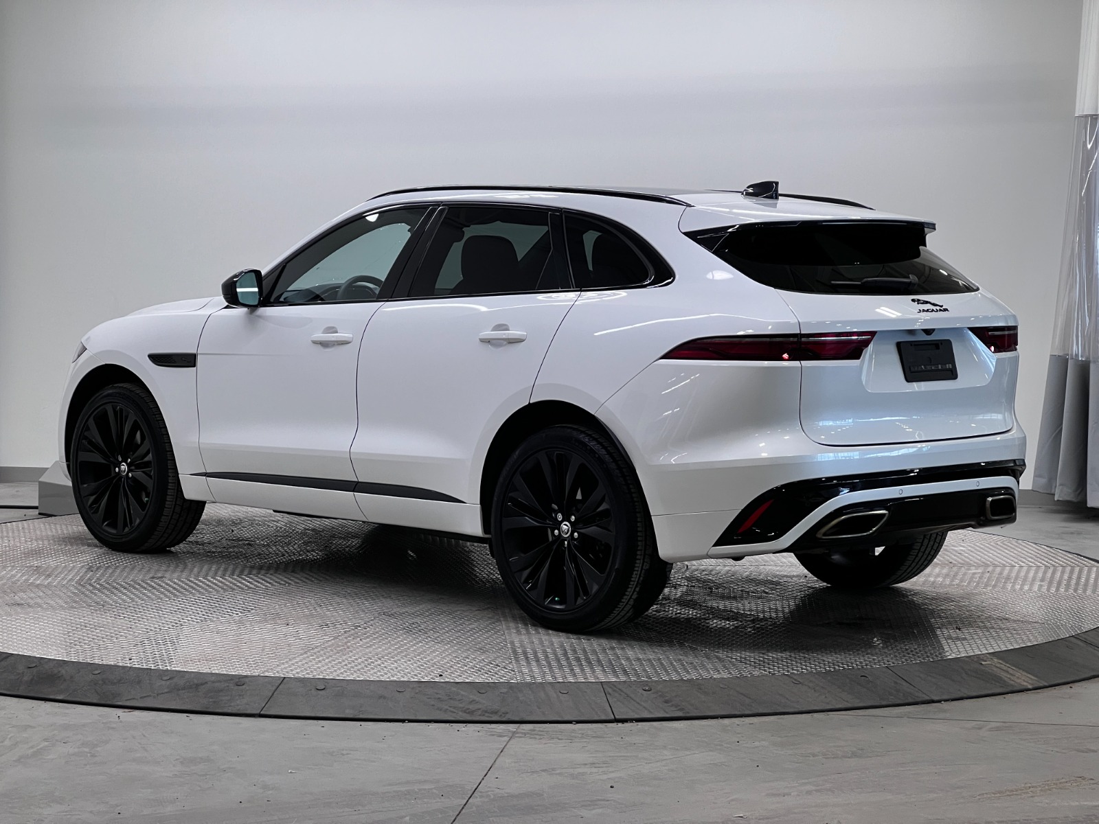 2024 Jaguar F-PACE R-Dynamic S P400 Auto — photo 4