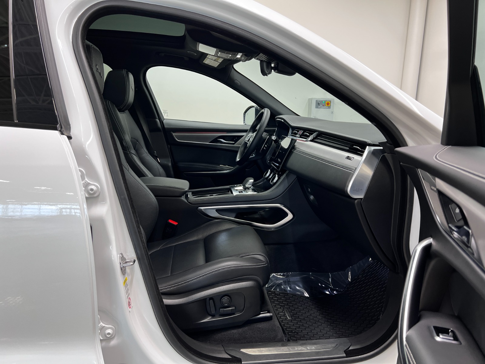 2024 Jaguar F-PACE R-Dynamic S P400 Auto — photo 6