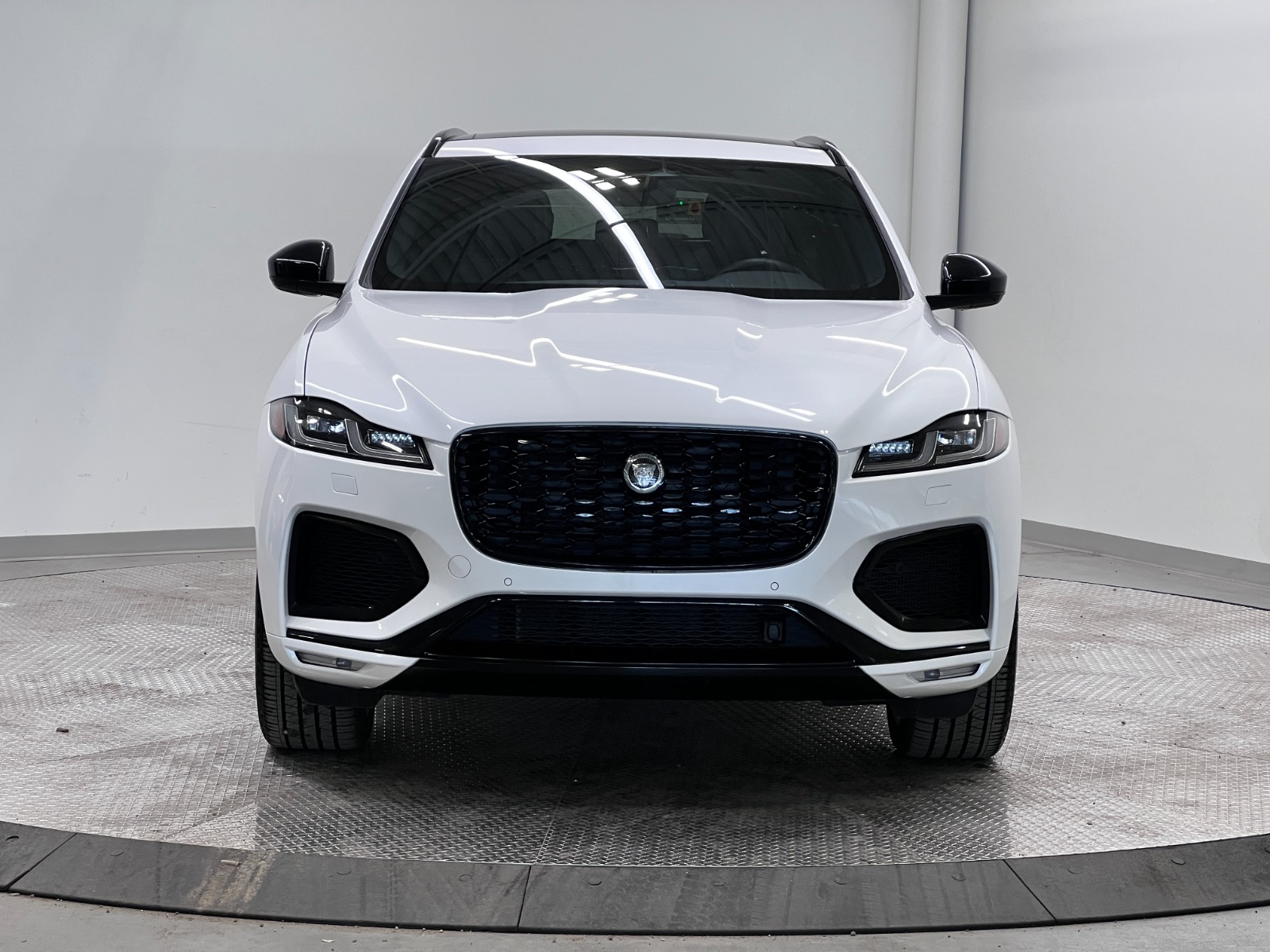 2024 Jaguar F-PACE R-Dynamic S P400 Auto — photo 9