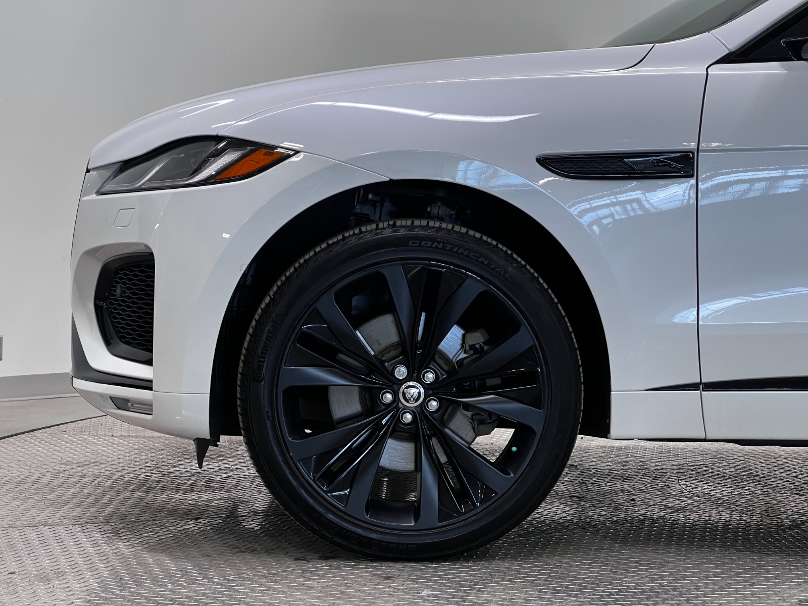 2024 Jaguar F-PACE R-Dynamic S P400 Auto — photo 10