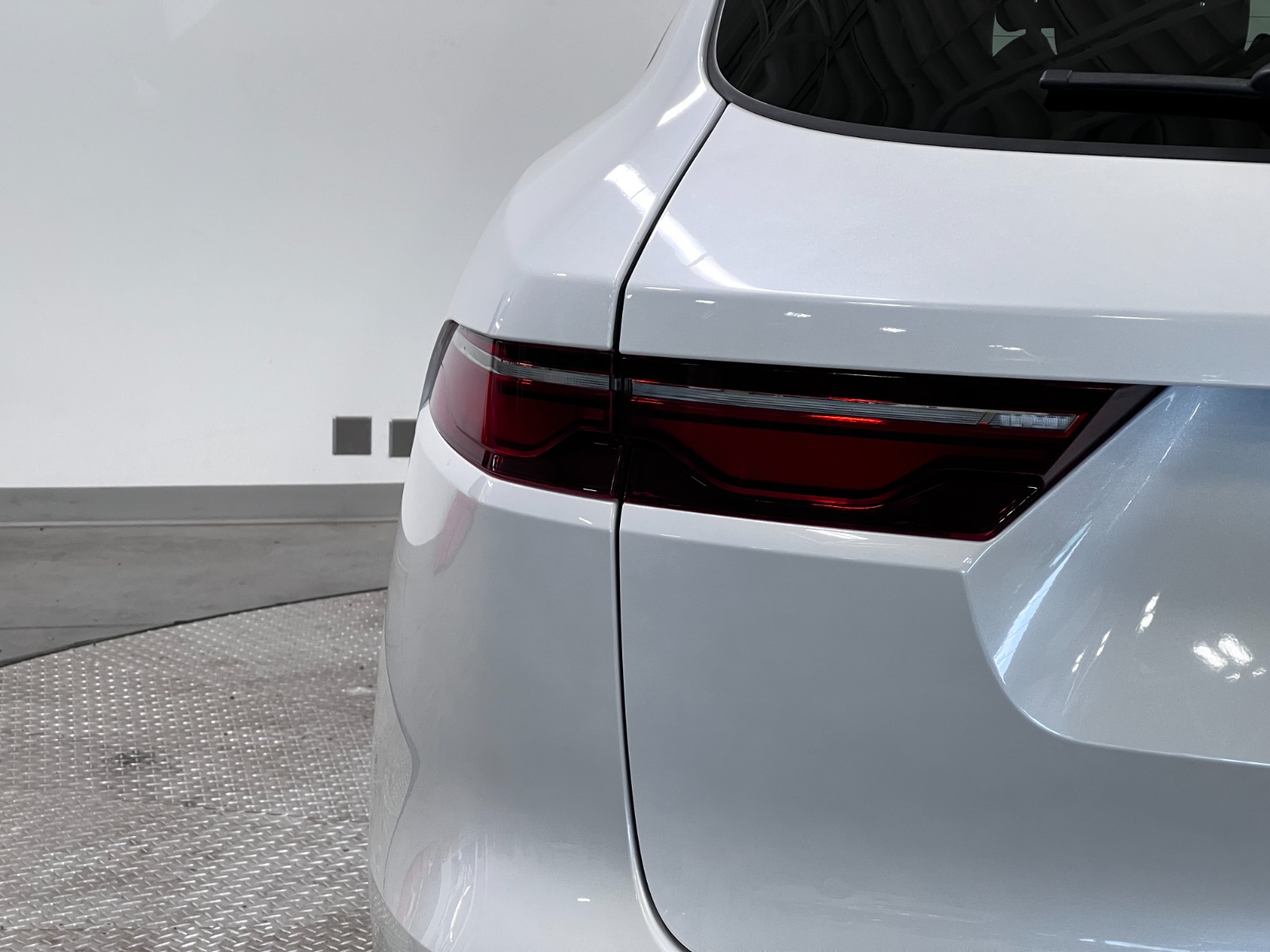 2024 Jaguar F-PACE R-Dynamic S P400 Auto — photo 15