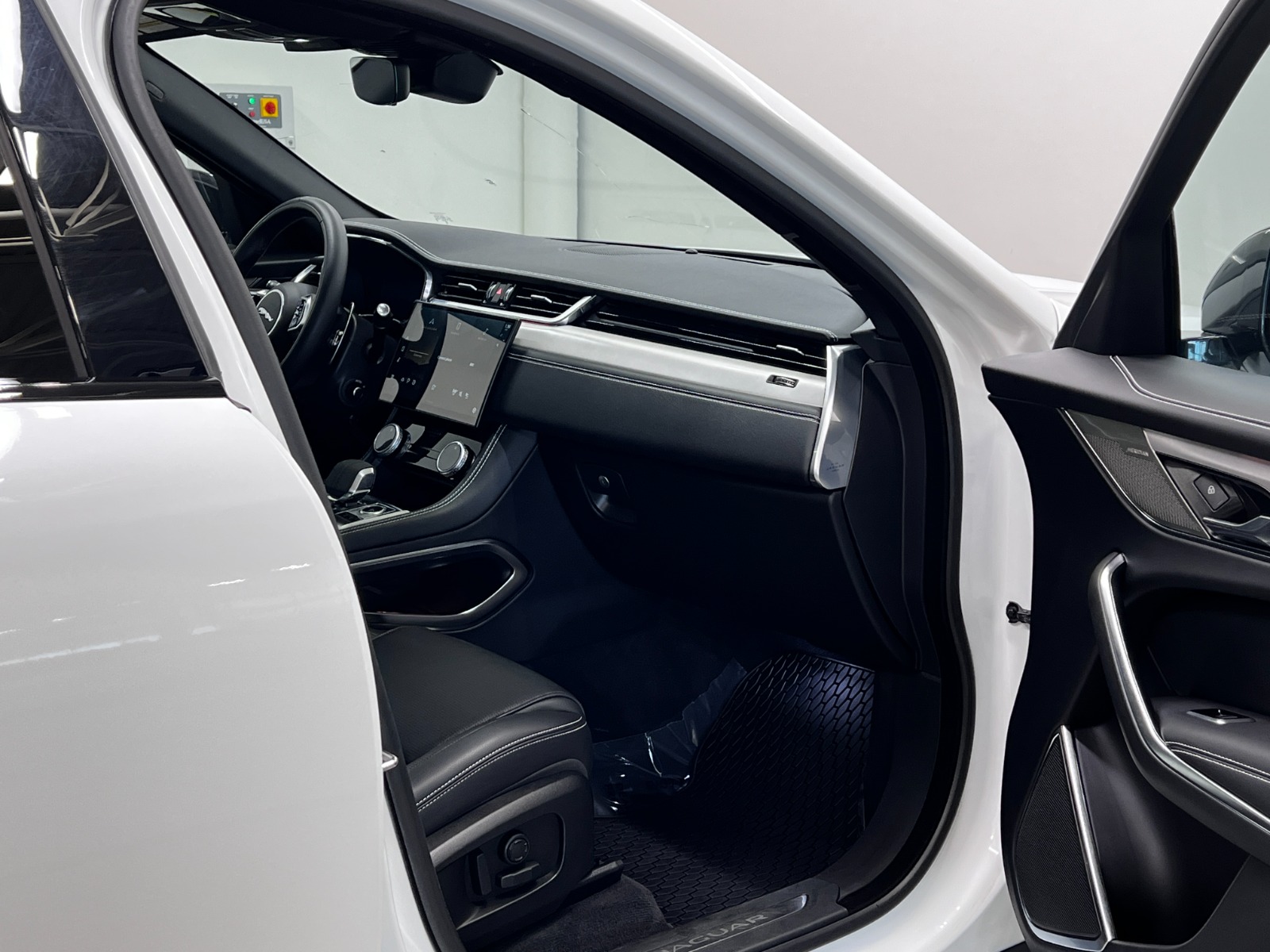 2024 Jaguar F-PACE R-Dynamic S P400 Auto — photo 27