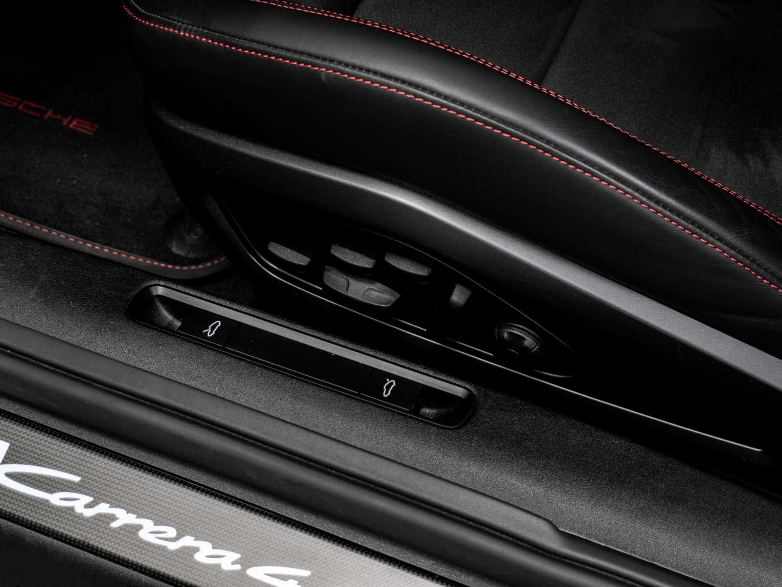 2023 Porsche 911 Carrera 4 GTS Coupe — photo 31
