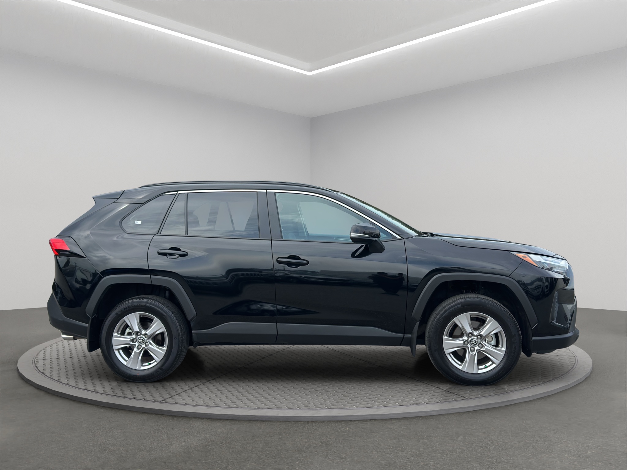 2025 Toyota RAV4 XLE AWD — photo 3