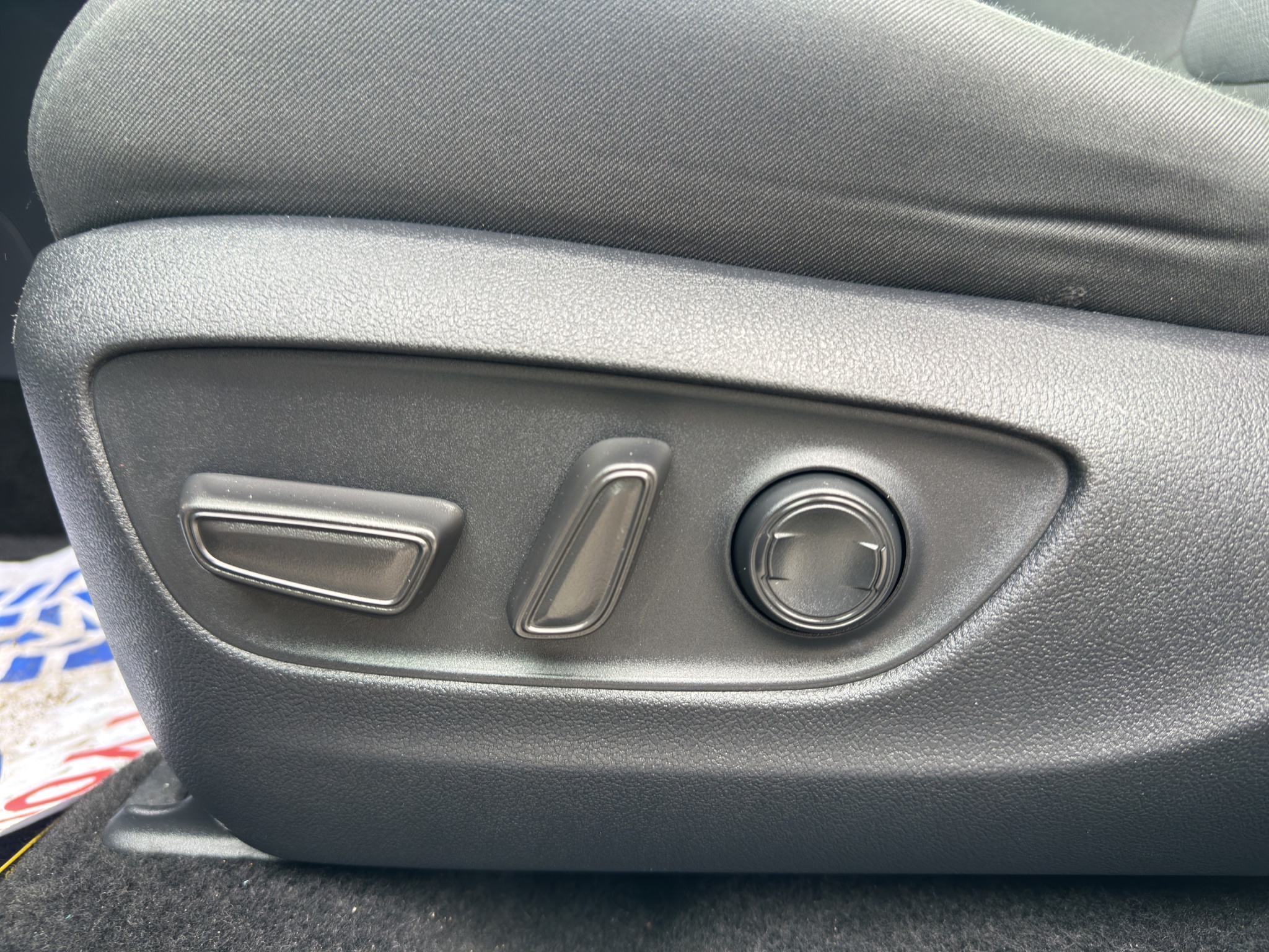 2025 Toyota RAV4 XLE AWD — photo 10