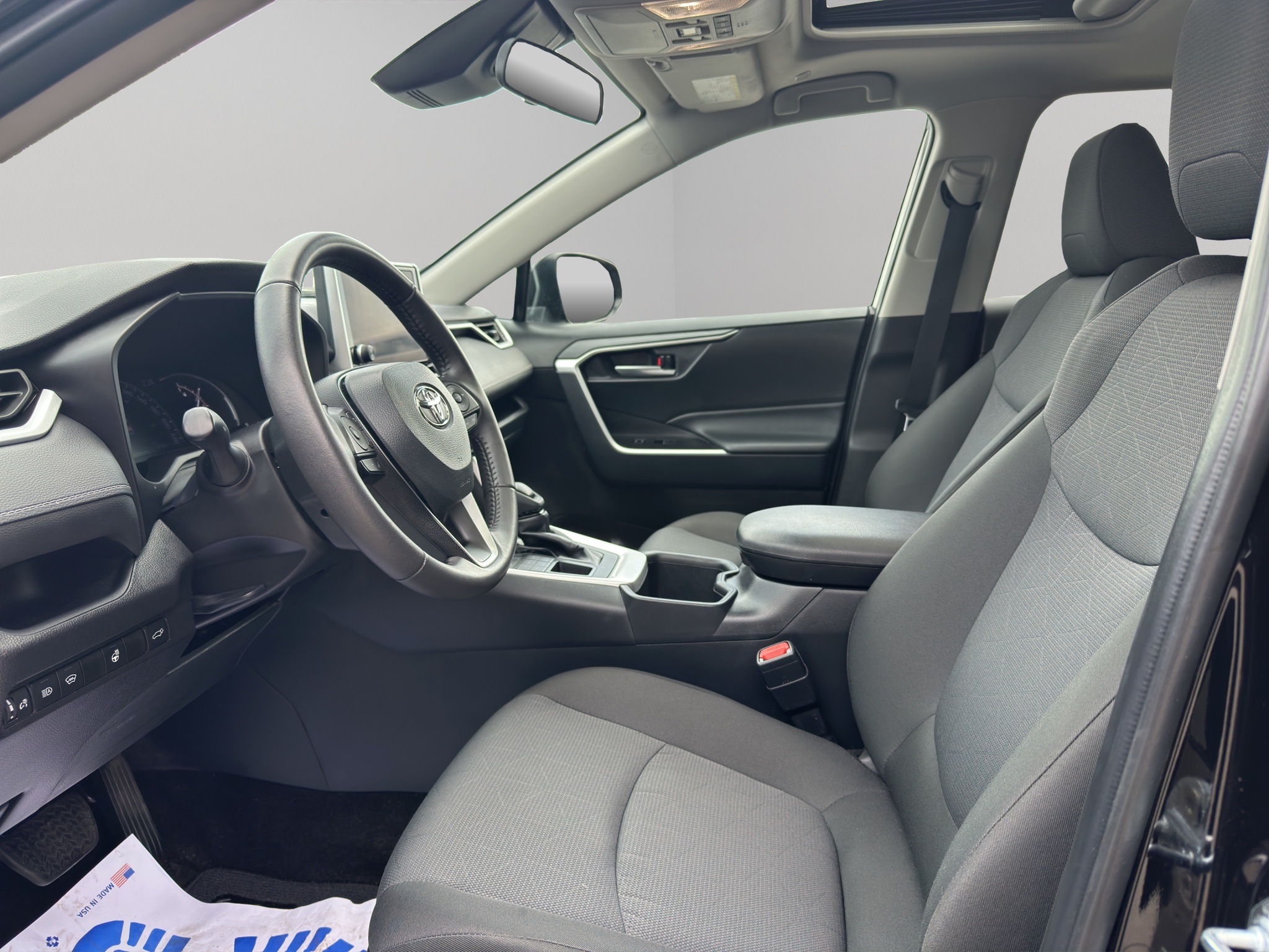 2025 Toyota RAV4 XLE AWD — photo 11