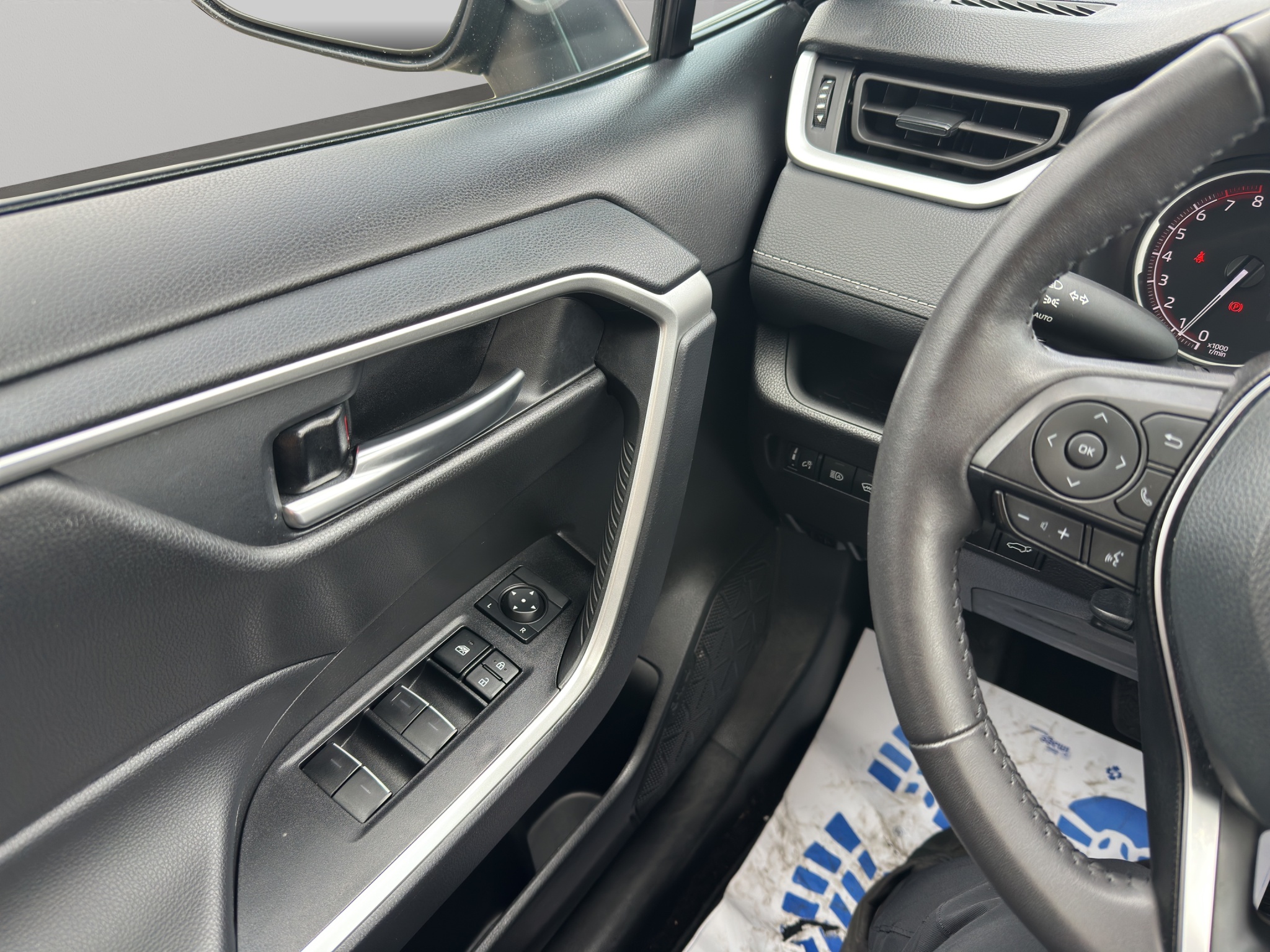 2025 Toyota RAV4 XLE AWD — photo 14