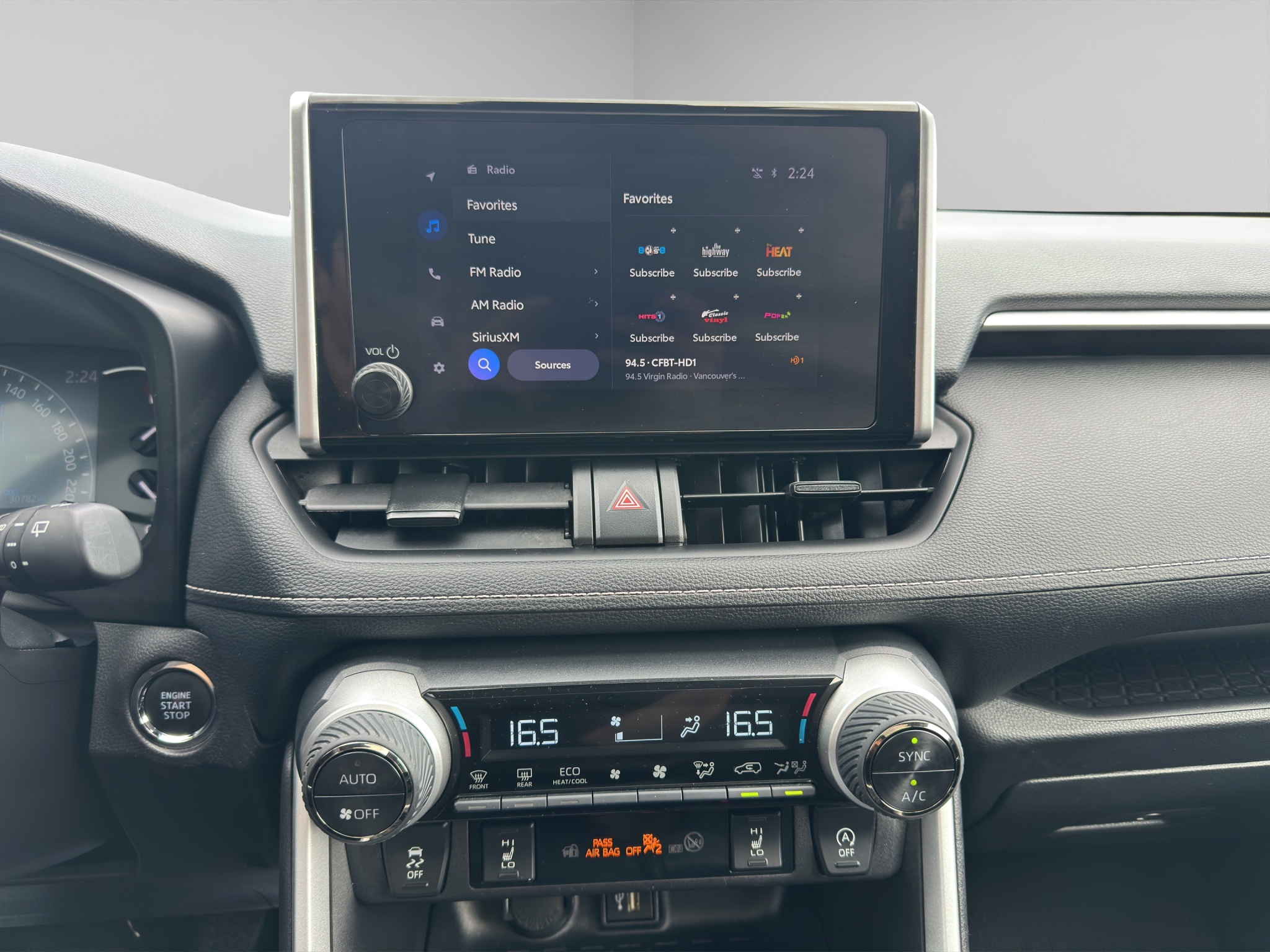 2025 Toyota RAV4 XLE AWD — photo 16