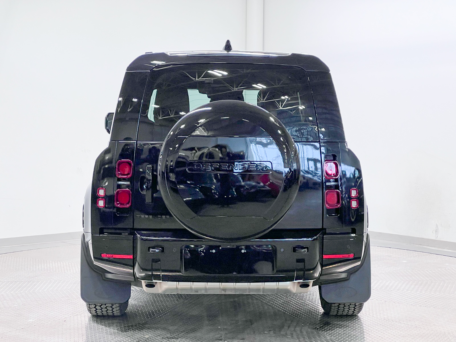 2025 Land Rover Defender 130 P400 X-Dynamic SE — photo 6