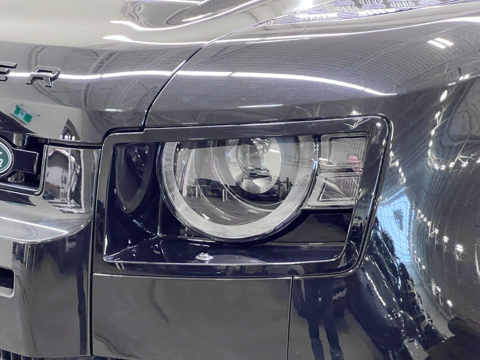 2025 Land Rover Defender 130 P400 X-Dynamic SE — photo 11