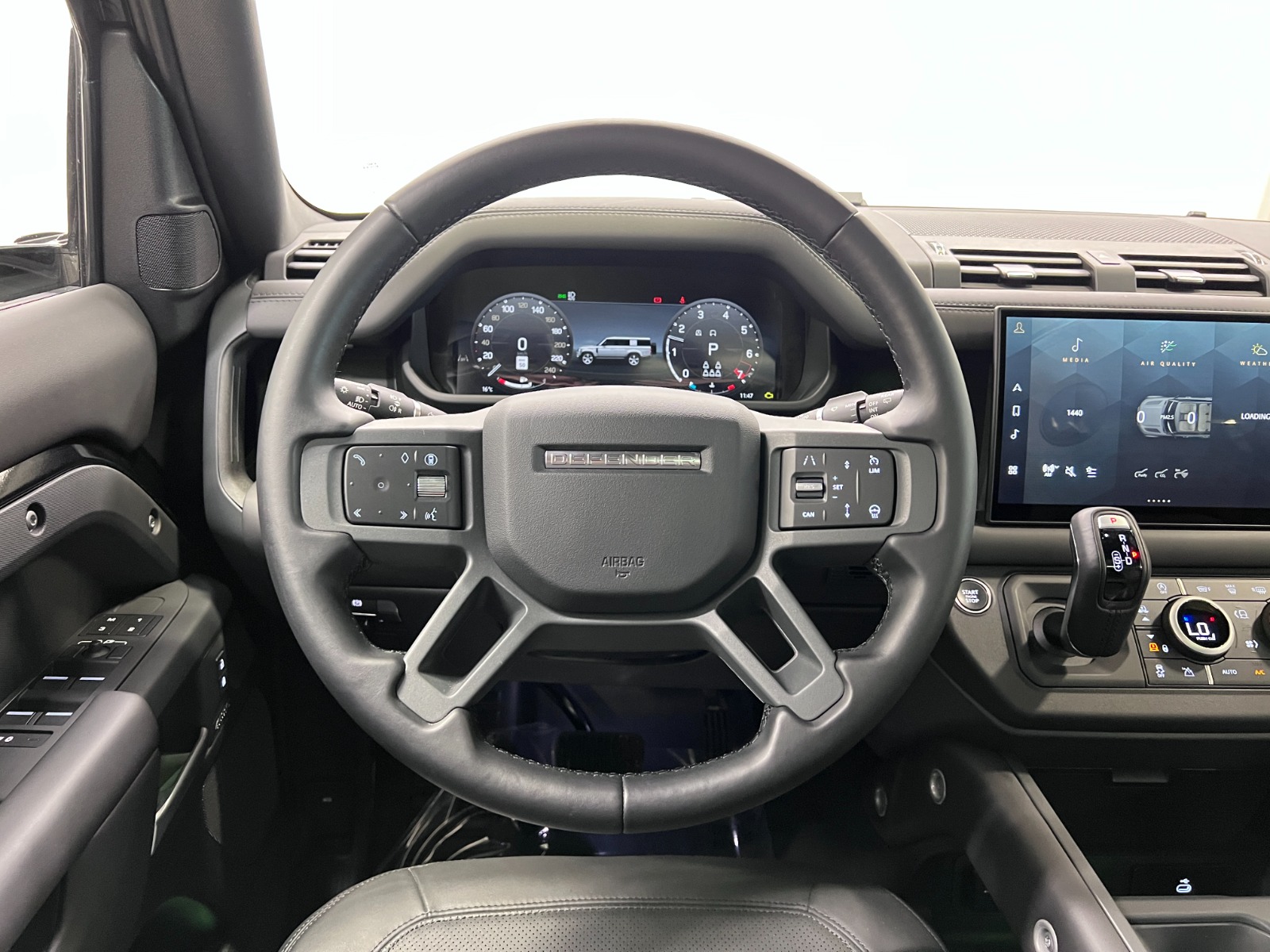2025 Land Rover Defender 130 P400 X-Dynamic SE — photo 13