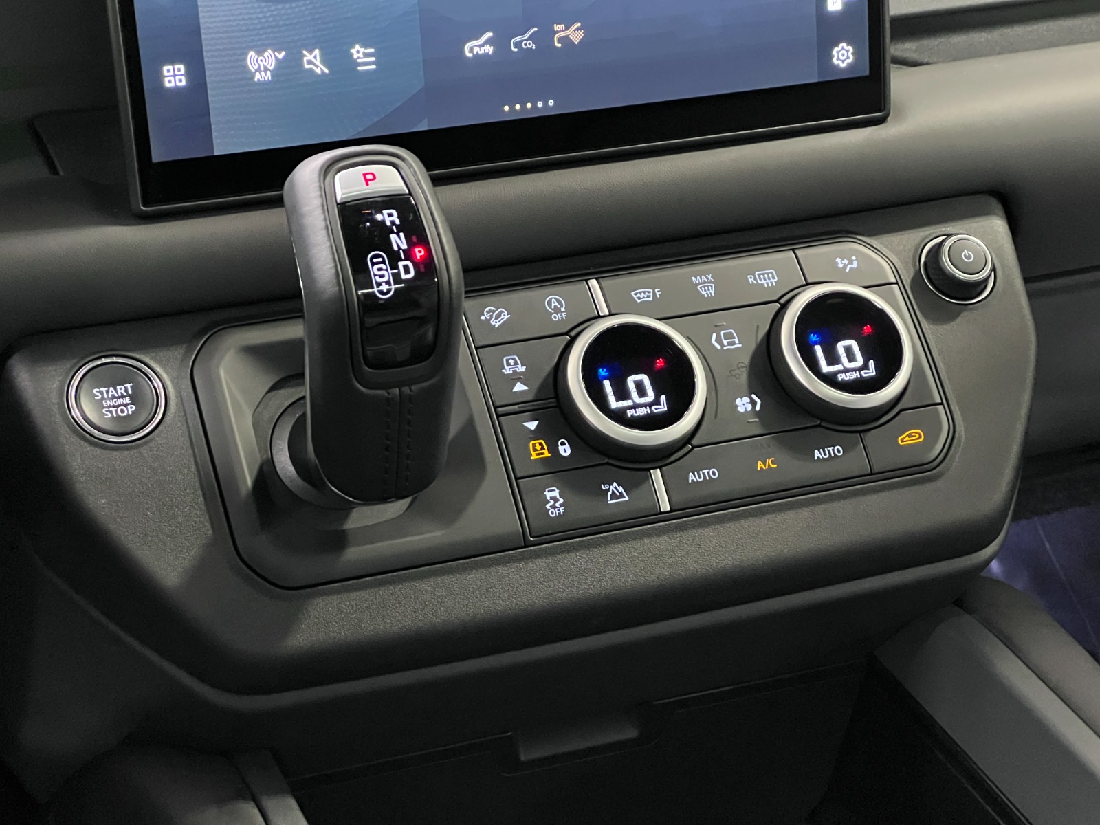 2025 Land Rover Defender 130 P400 X-Dynamic SE — photo 15