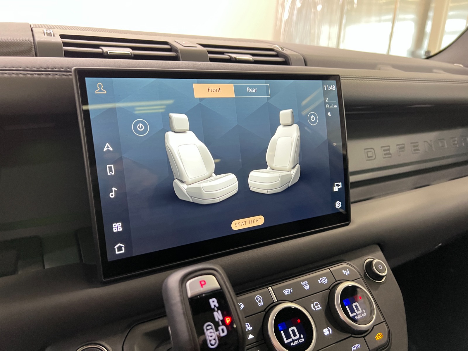 2025 Land Rover Defender 130 P400 X-Dynamic SE — photo 18