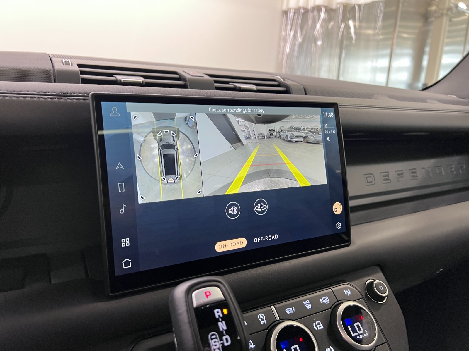 2025 Land Rover Defender 130 P400 X-Dynamic SE — photo 20