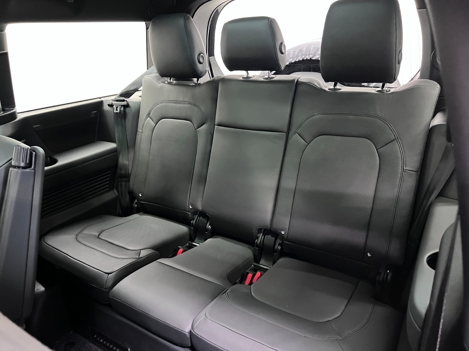 2025 Land Rover Defender 130 P400 X-Dynamic SE — photo 22