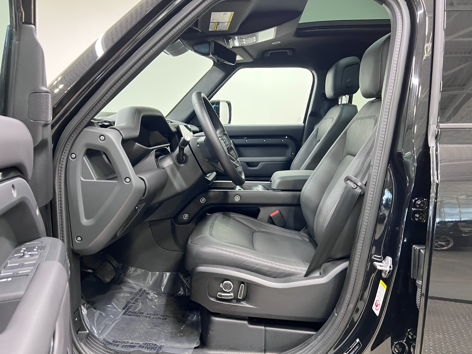 2025 Land Rover Defender 130 P400 X-Dynamic SE — photo 31