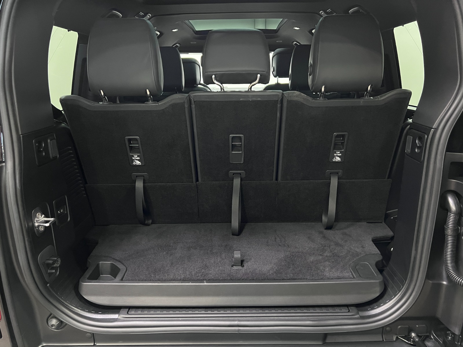 2025 Land Rover Defender 130 P400 X-Dynamic SE — photo 35