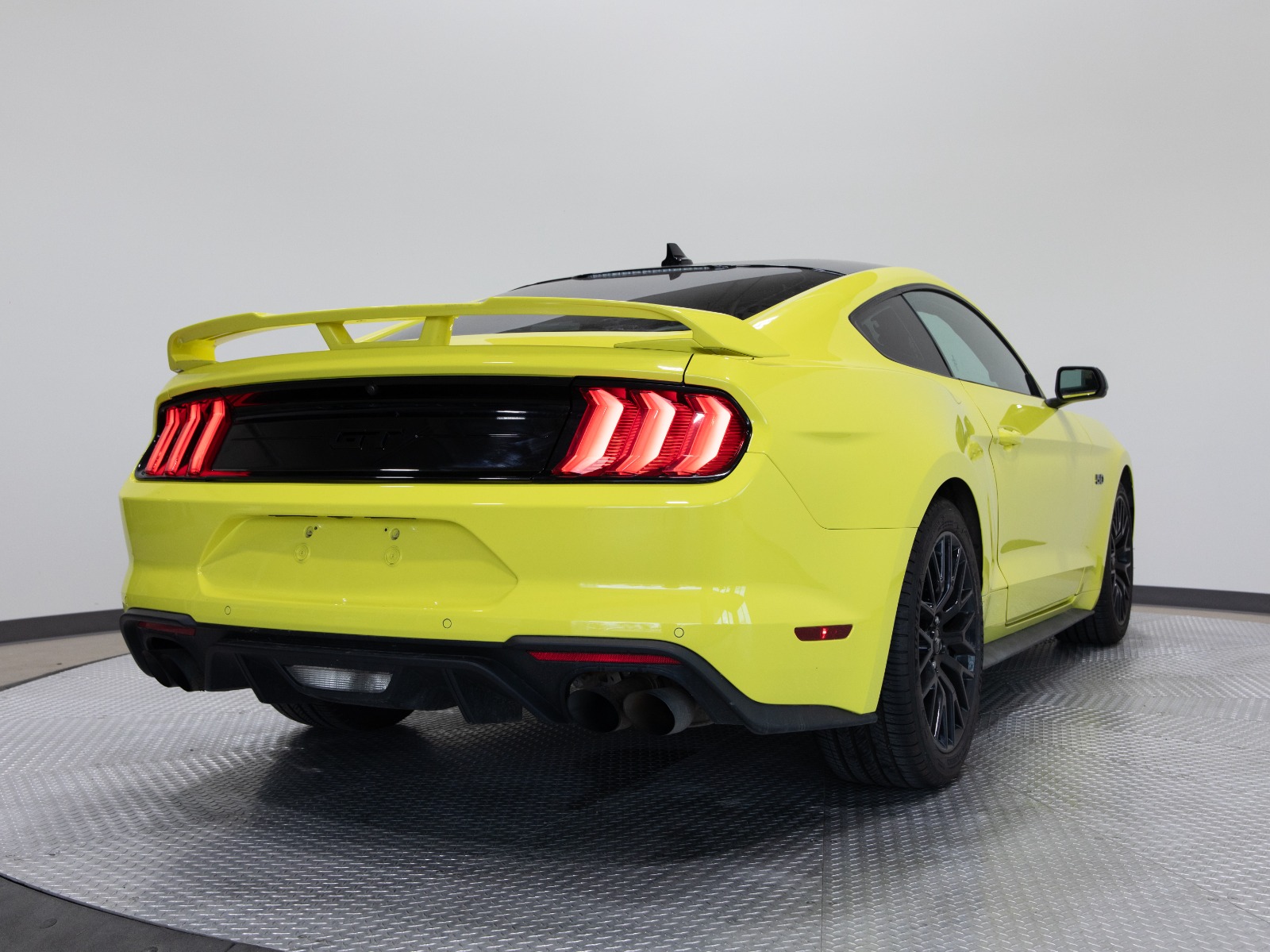 2021 Ford Mustang GT Fastback — photo 5