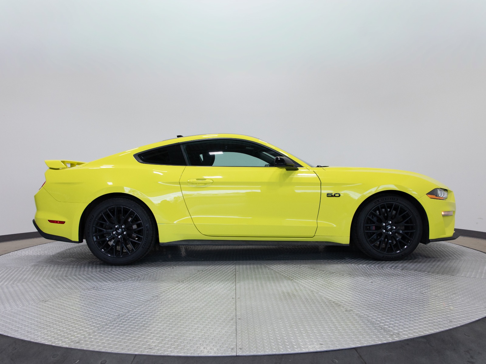 2021 Ford Mustang GT Fastback — photo 6
