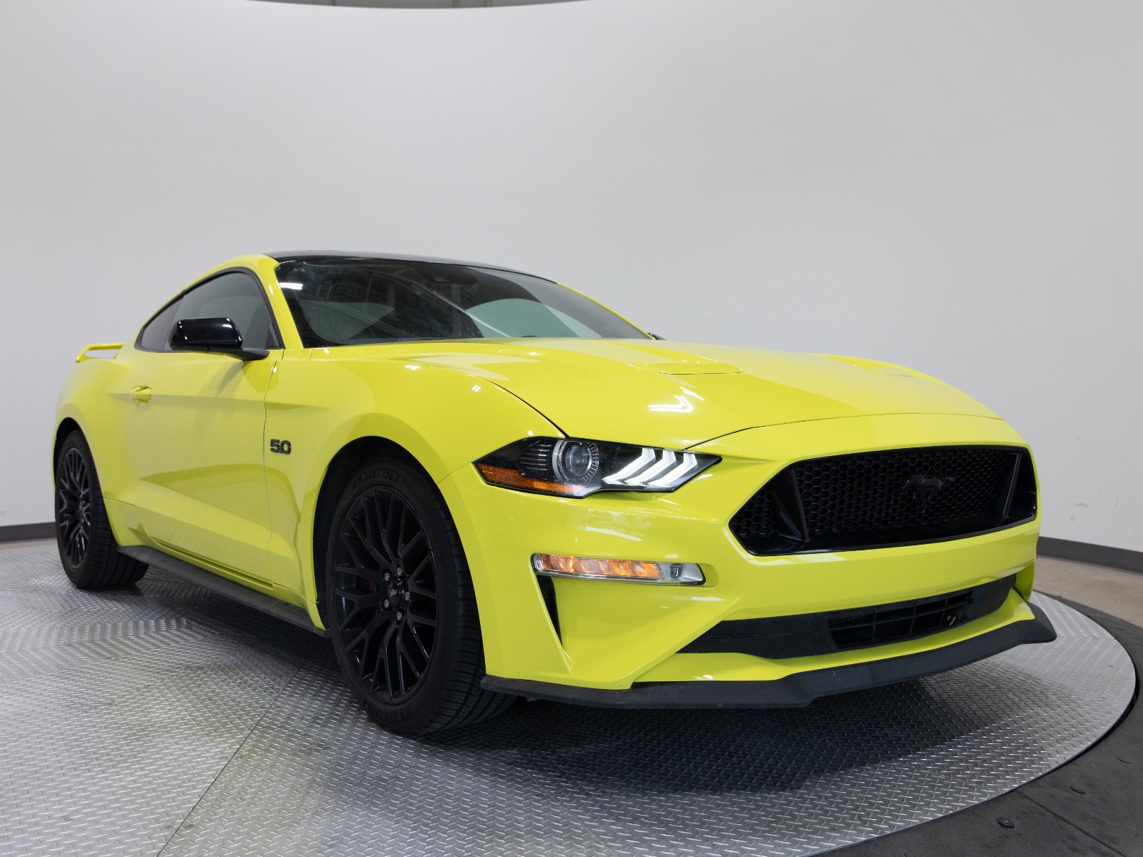 2021 Ford Mustang GT Fastback — photo 7