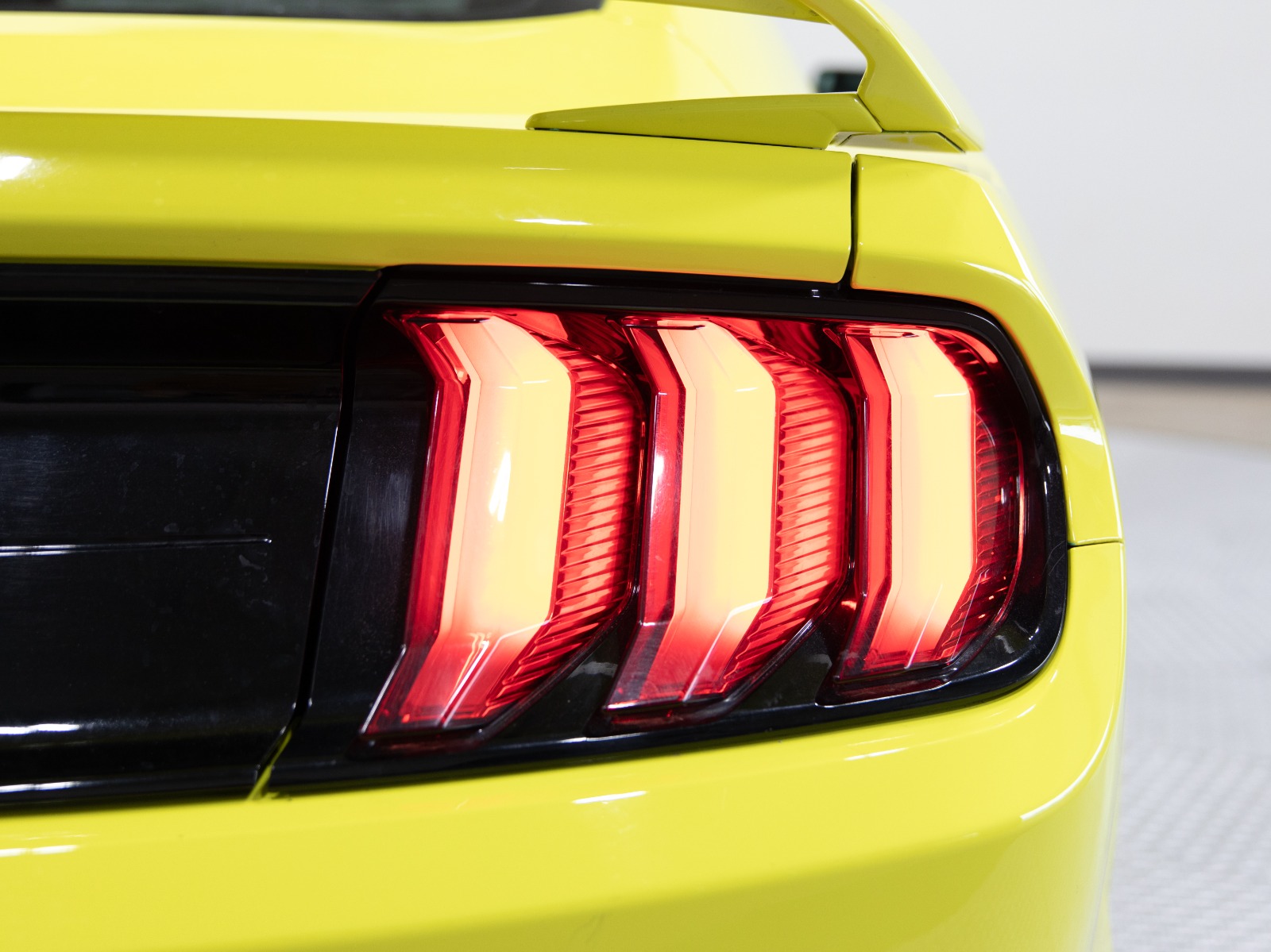 2021 Ford Mustang GT Fastback — photo 12
