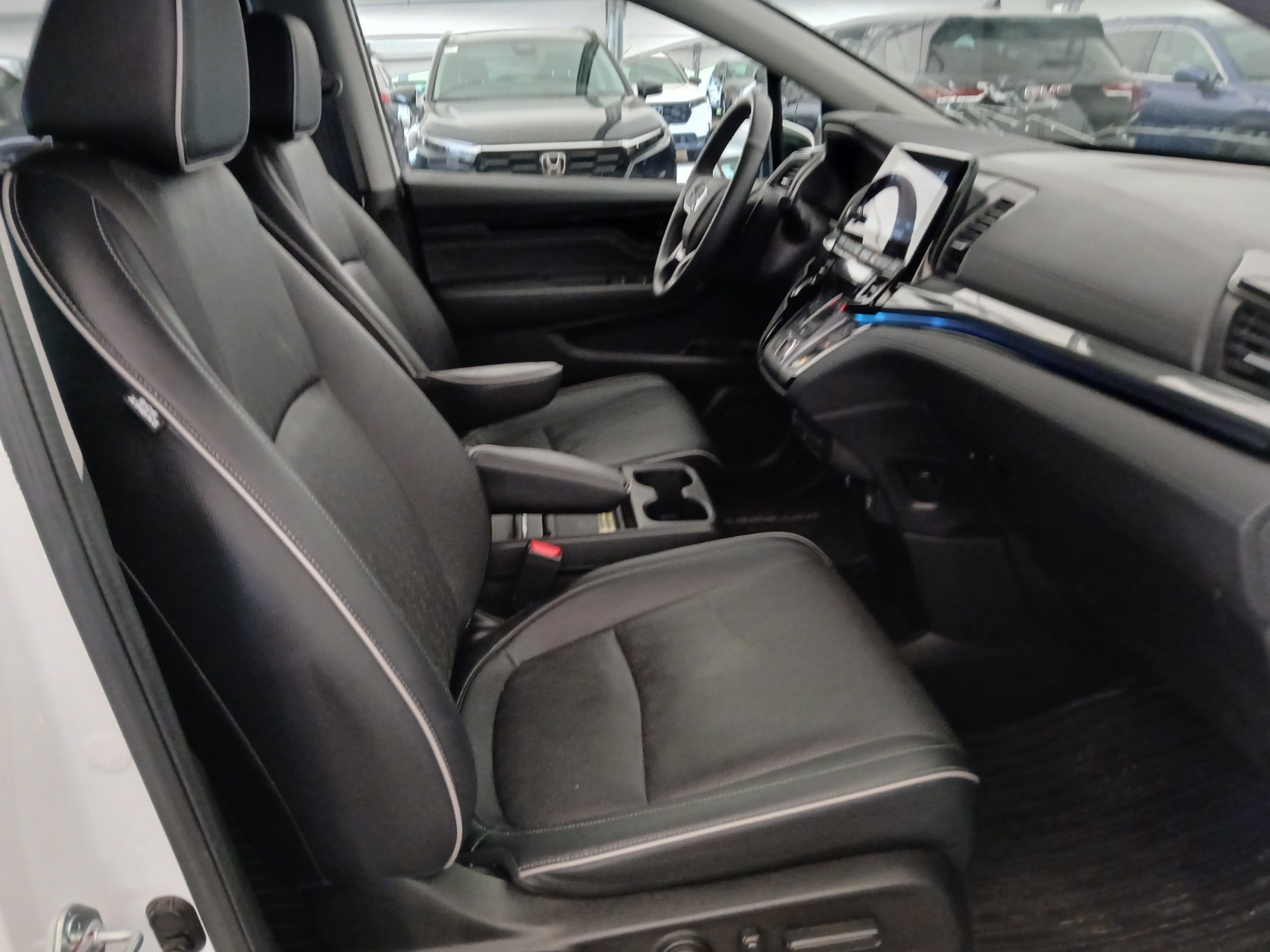 2024 Honda Odyssey Touring Auto — photo 25