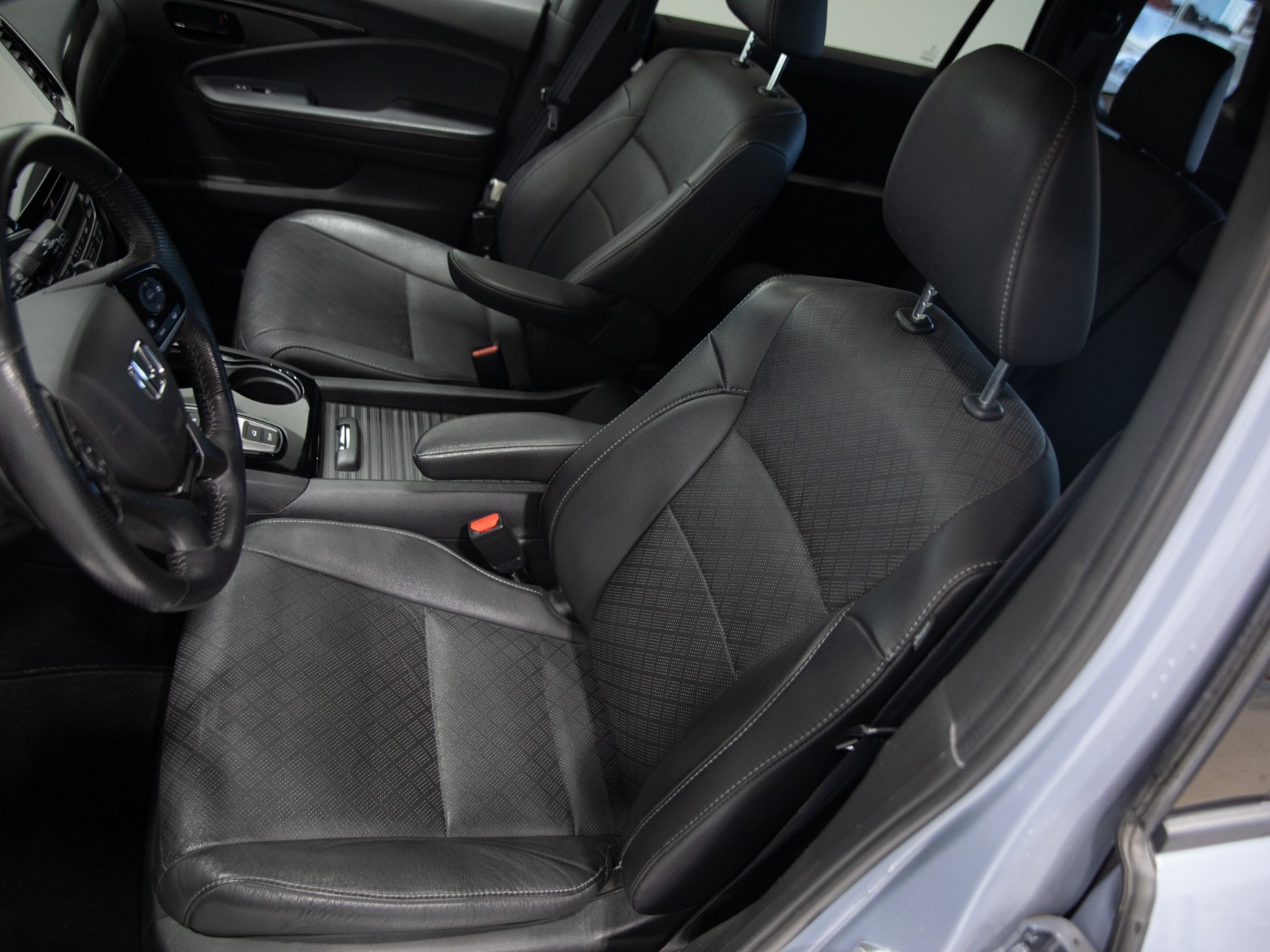 2022 Honda Passport Touring AWD — photo 17