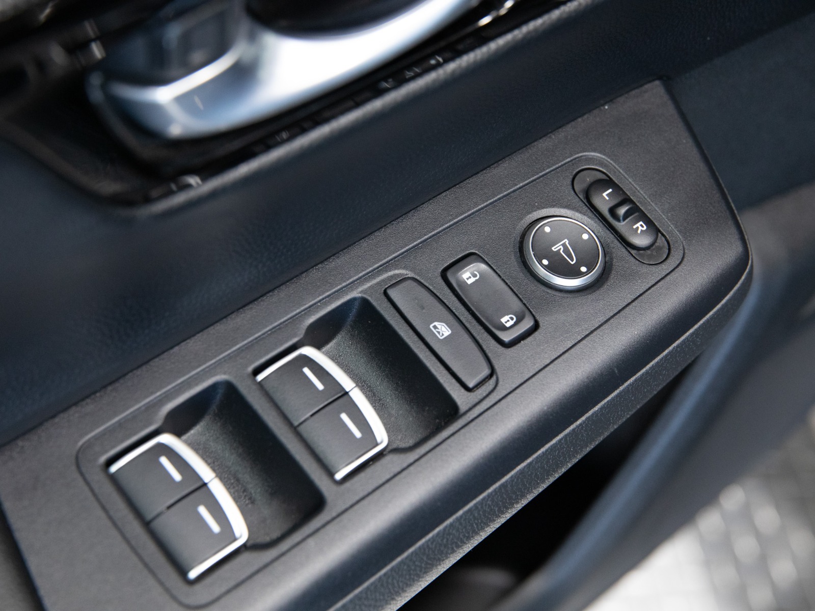 2023 Honda CR-V Hybrid Touring AWD — photo 19