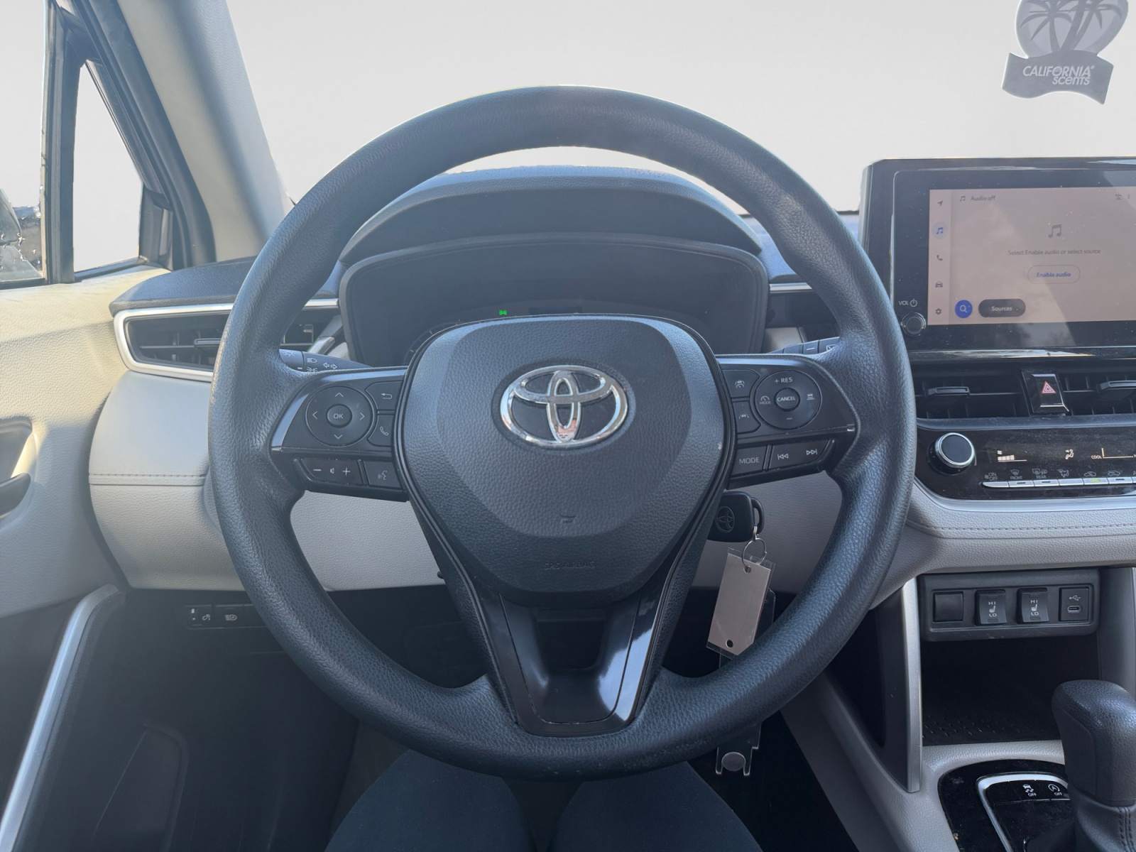 2023 Toyota Corolla Cross L AWD — photo 9